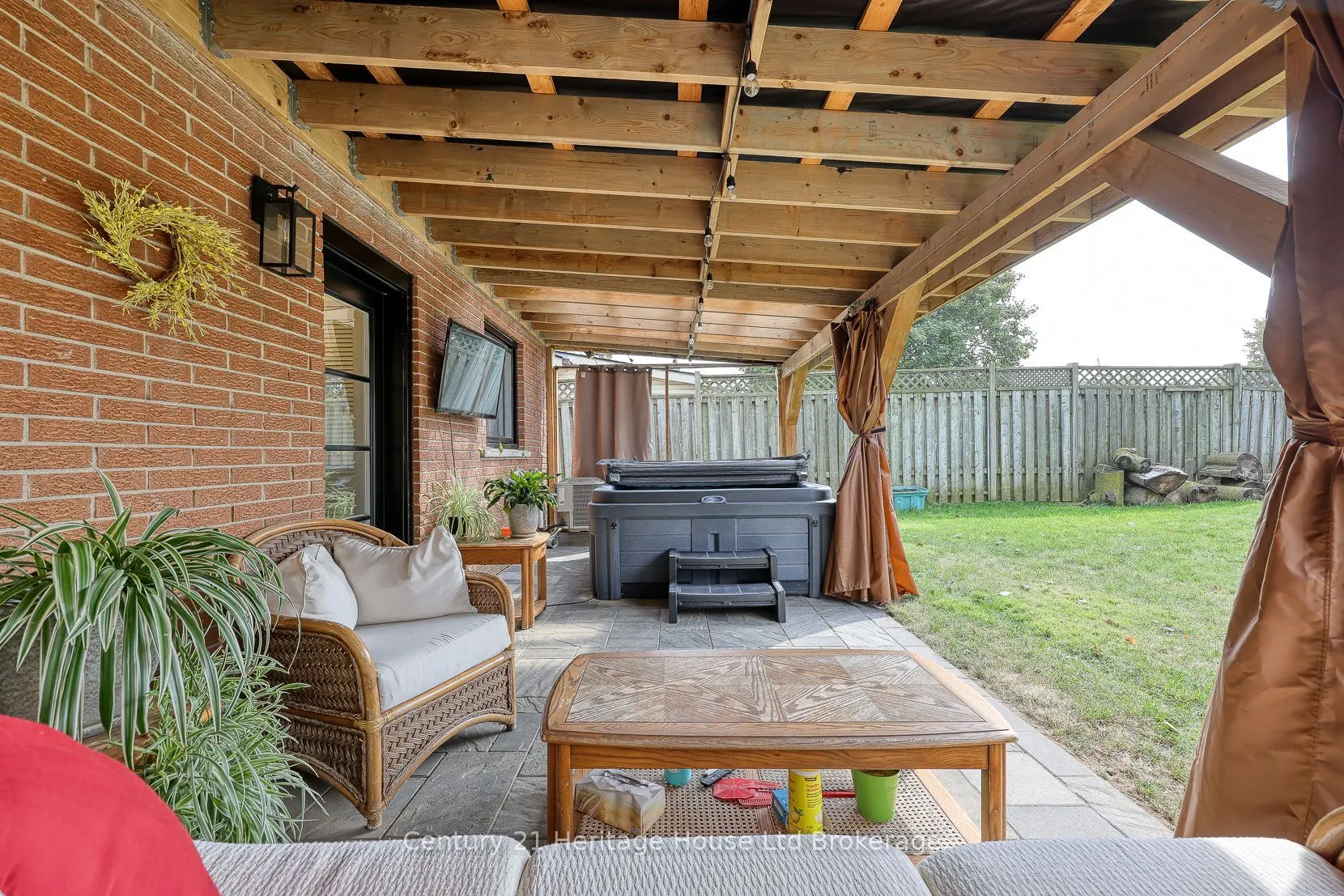 275 Cartier Drive N