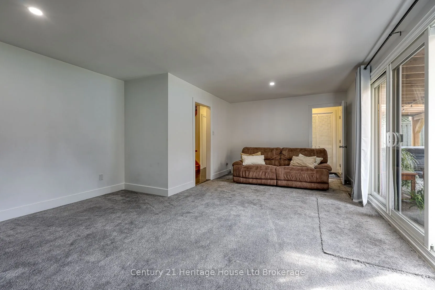 275 Cartier Drive N