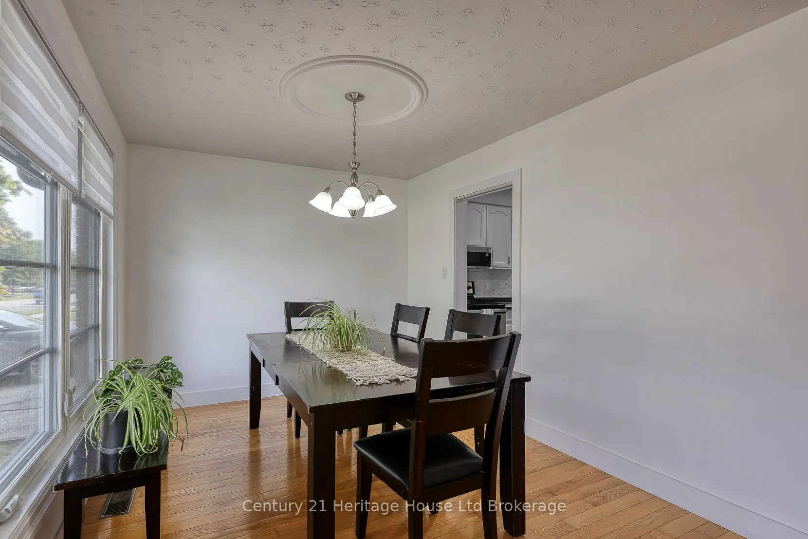 275 Cartier Drive N