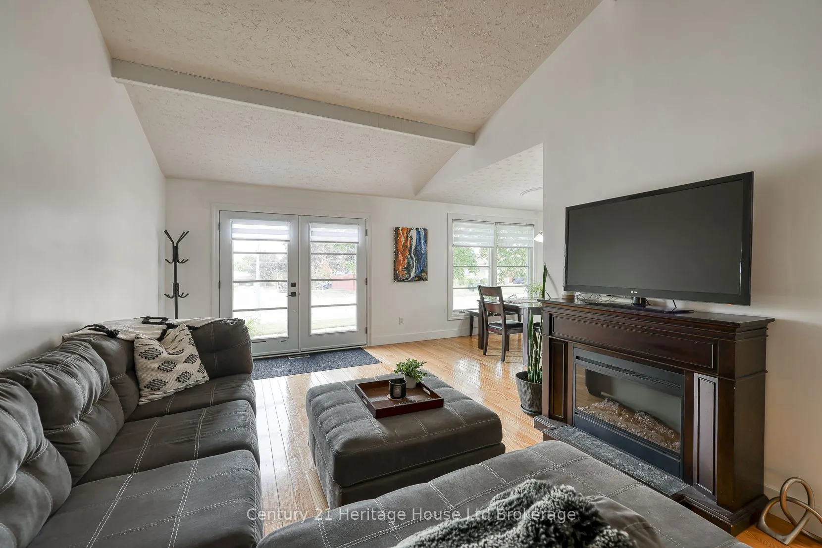 275 Cartier Drive N
