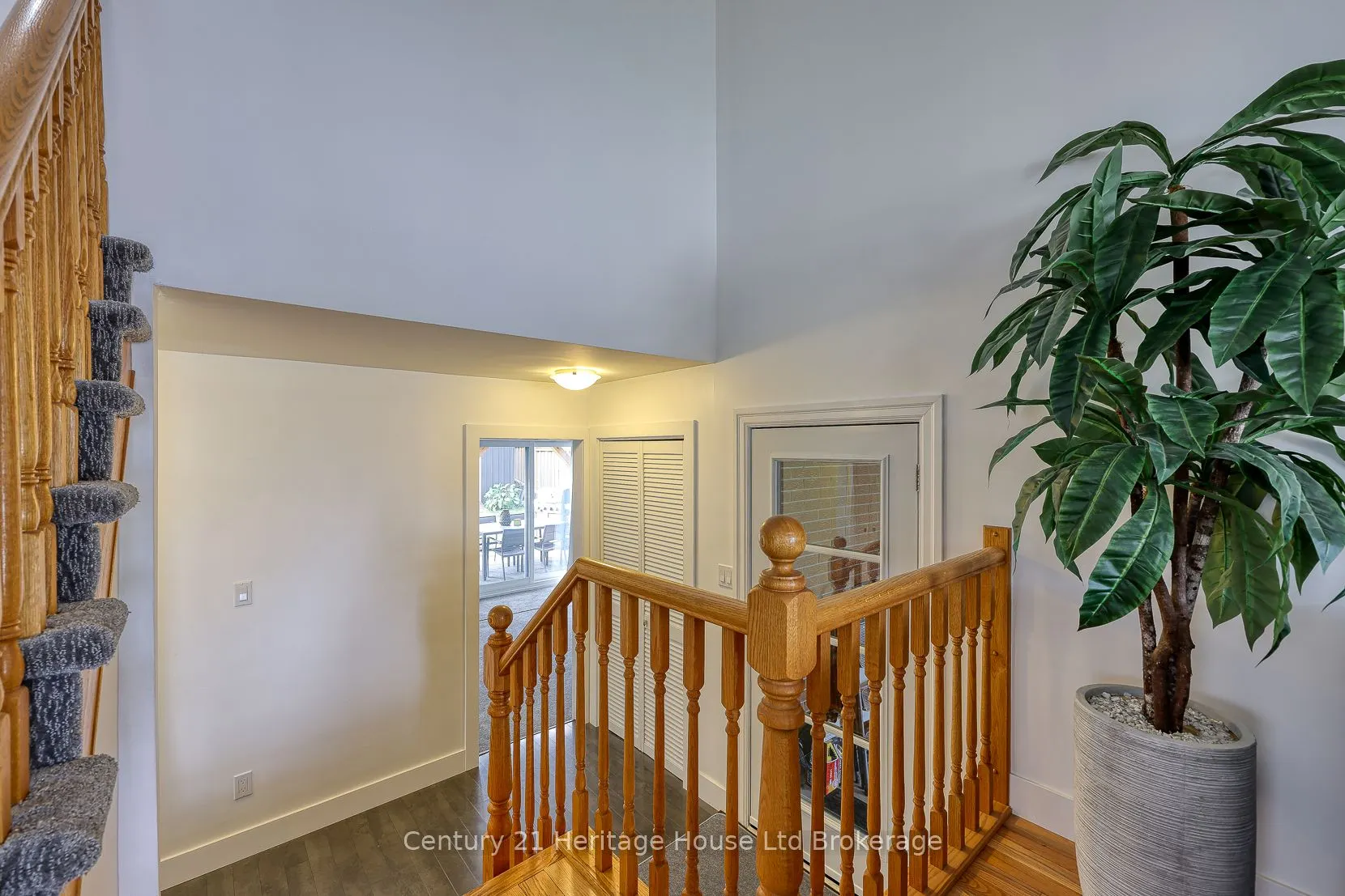 275 Cartier Drive N