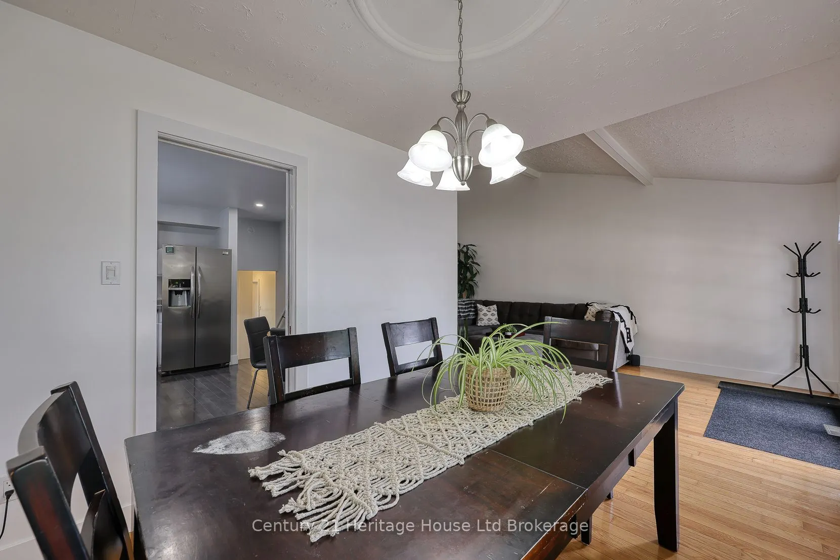 275 Cartier Drive N