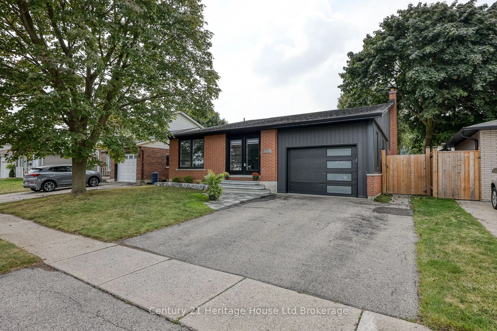 275 Cartier Drive N
