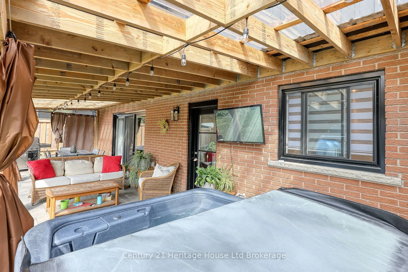 275 Cartier Drive N