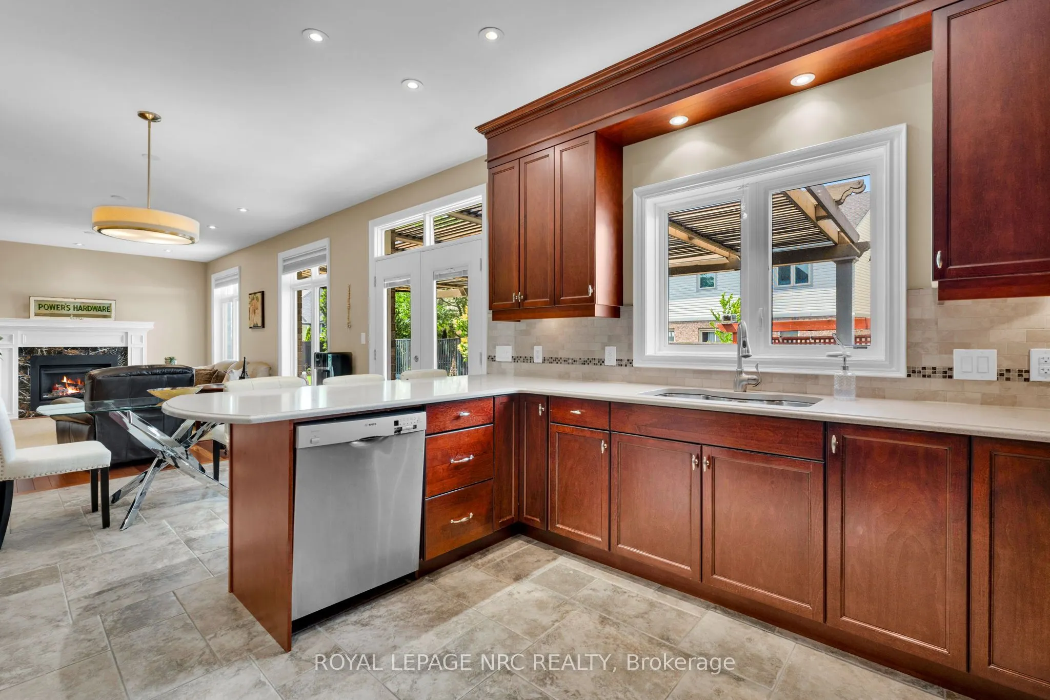 13 Alex Grant Place