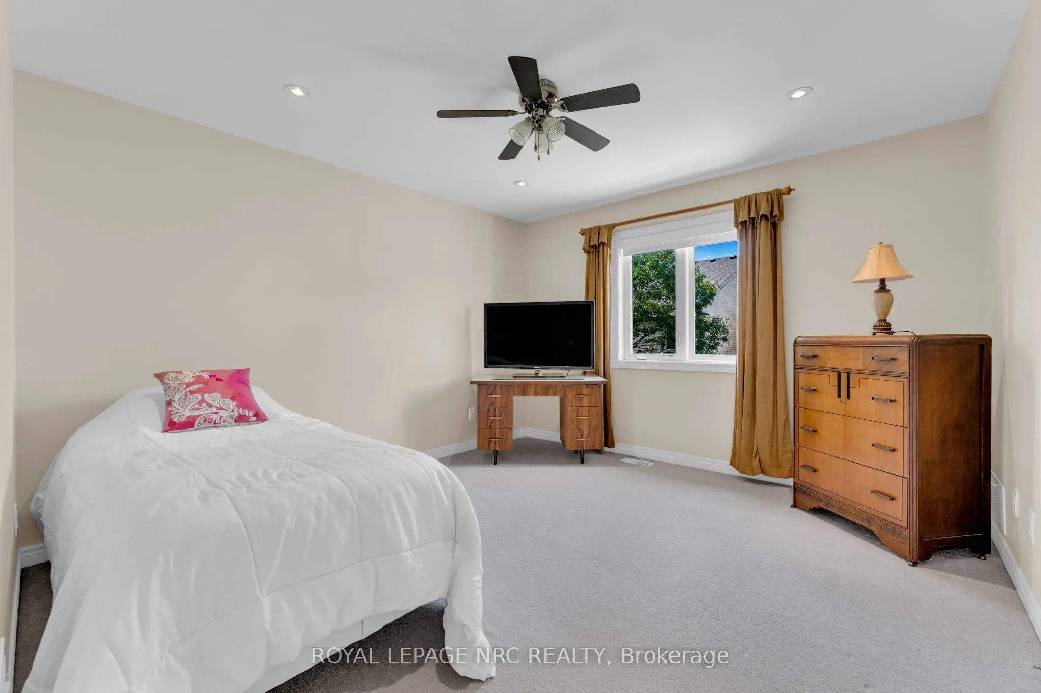 13 Alex Grant Place