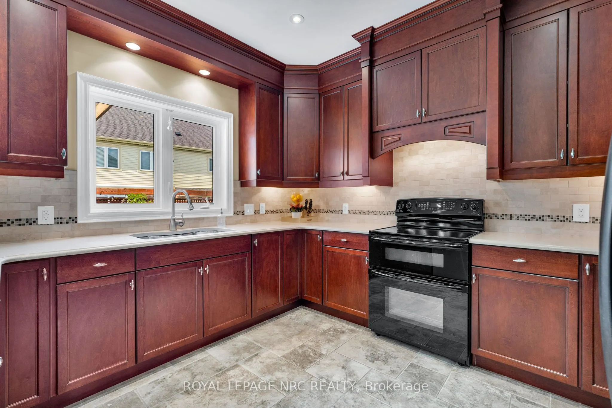 13 Alex Grant Place