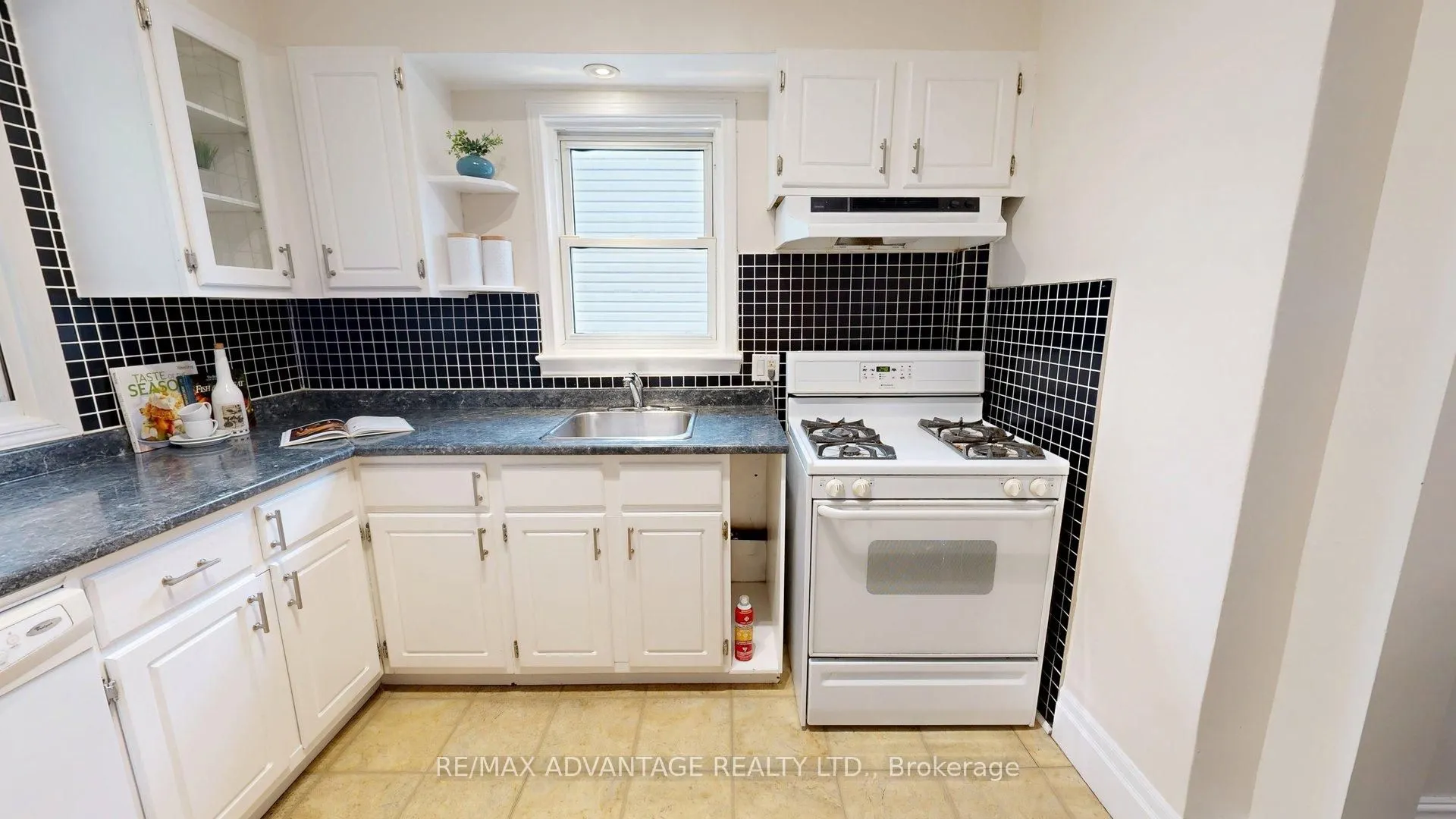 137 Woodward Avenue