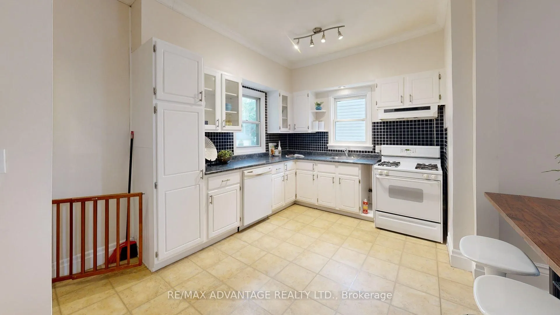 137 Woodward Avenue