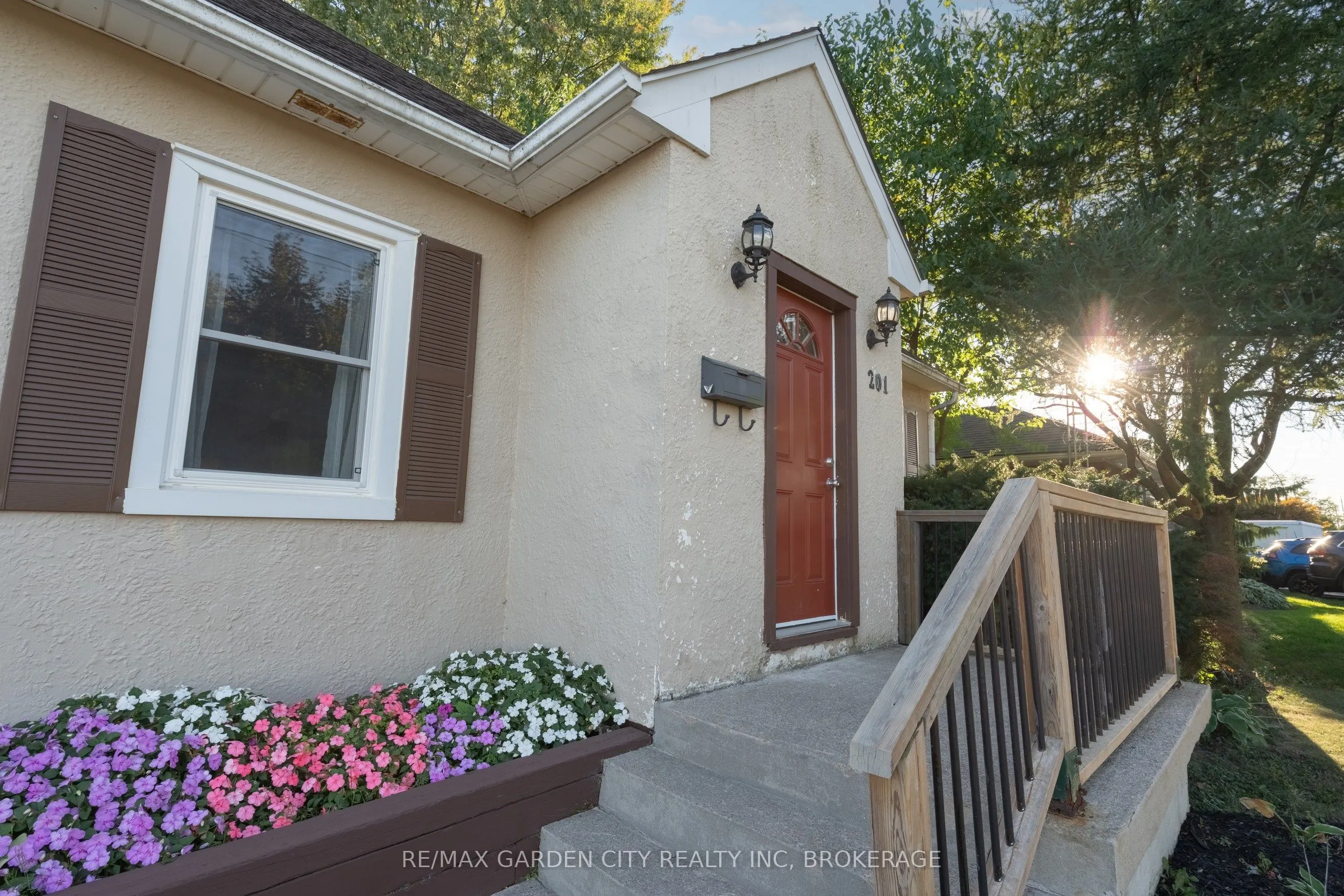 201 Thorold Road