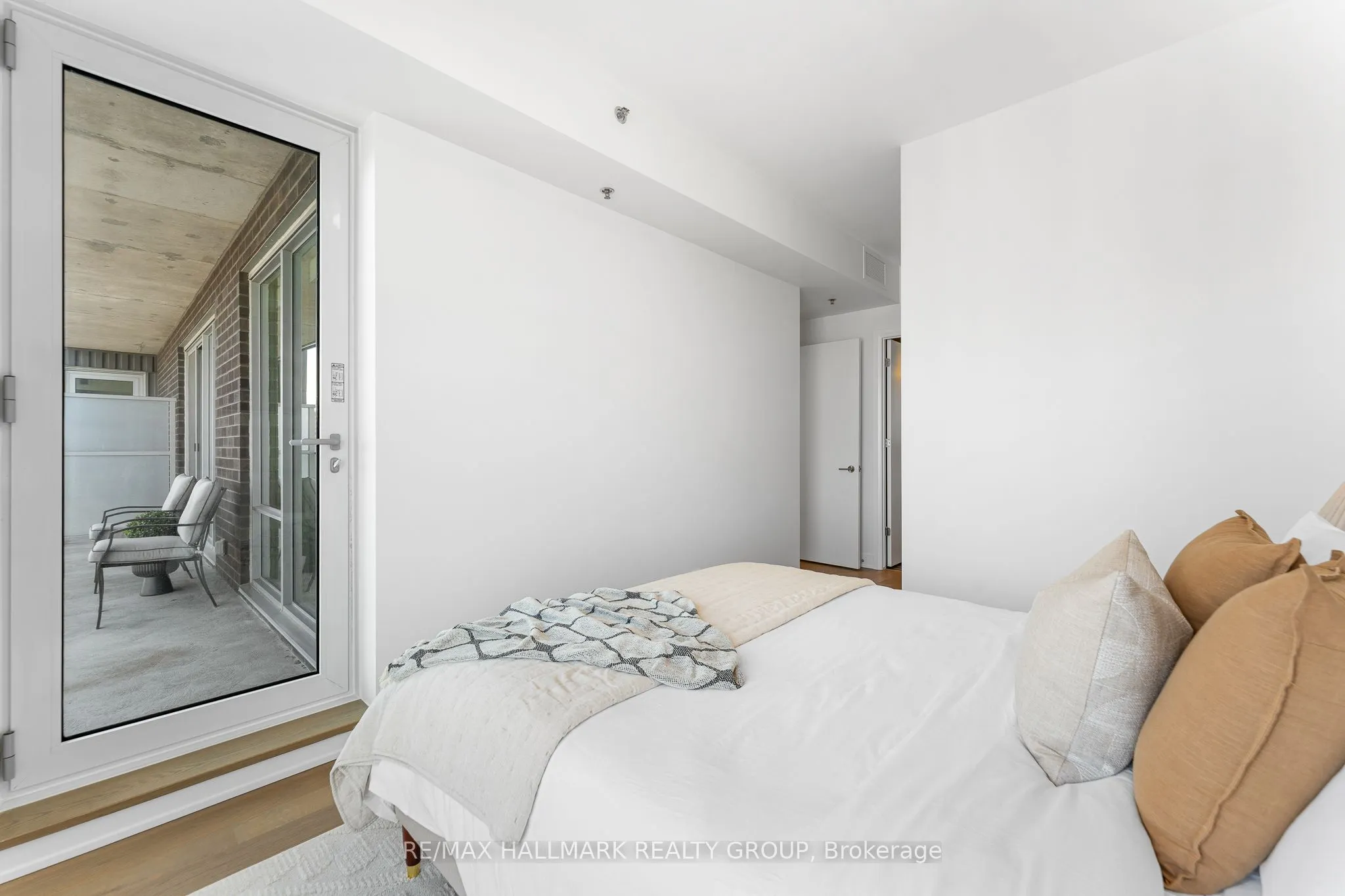 428 Sparks Street, #1807