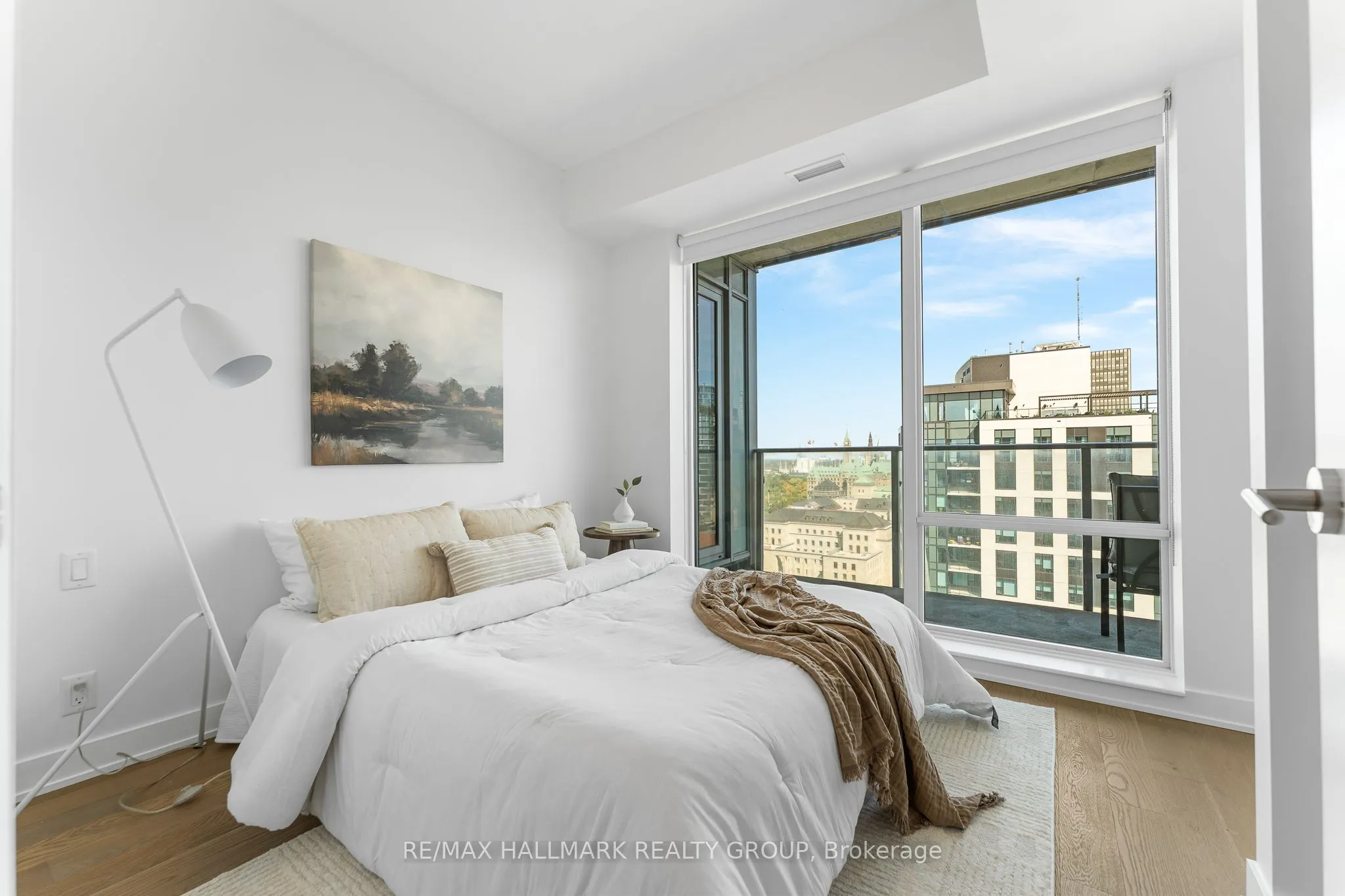 428 Sparks Street, #1807
