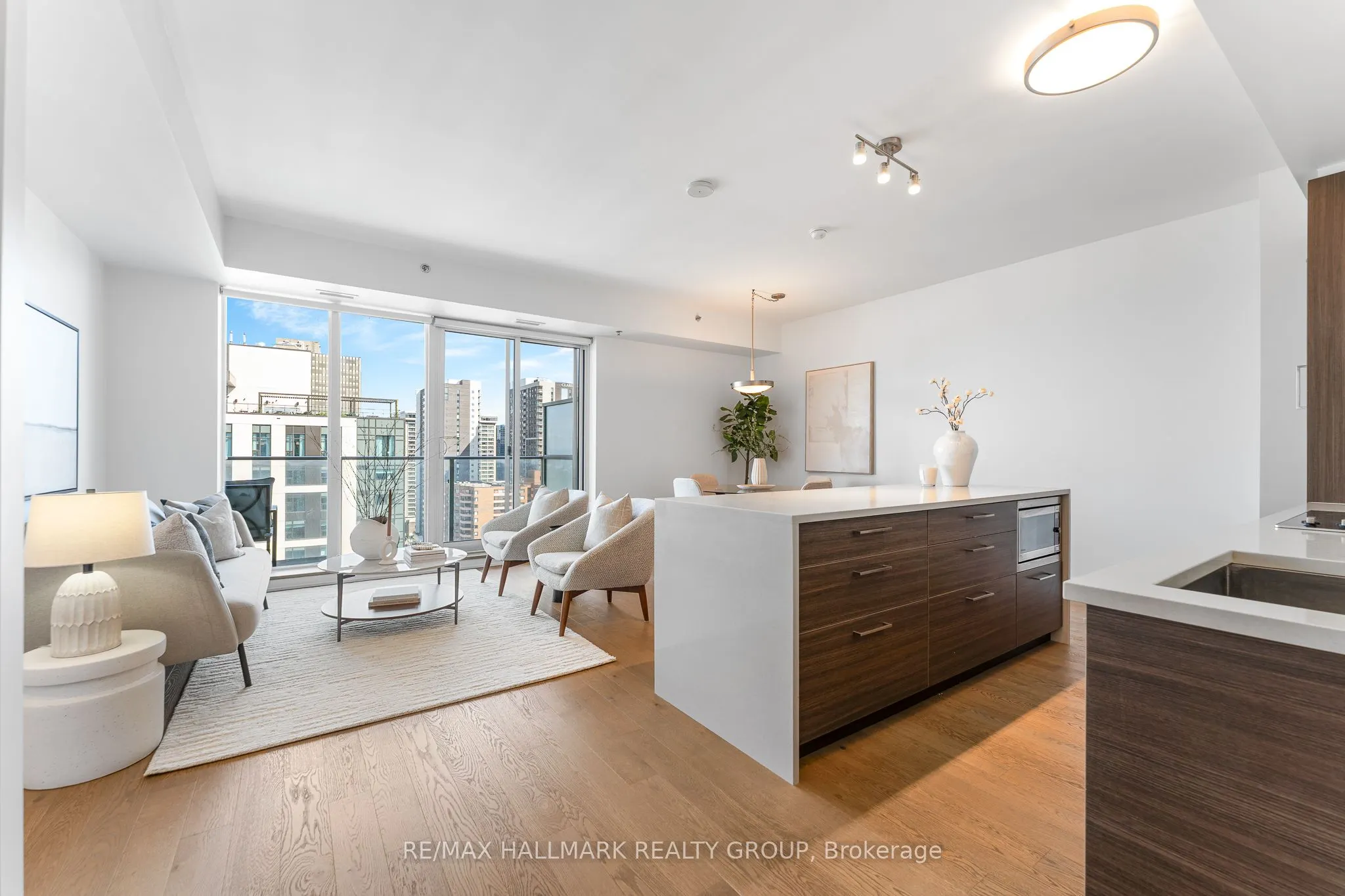 428 Sparks Street, #1807