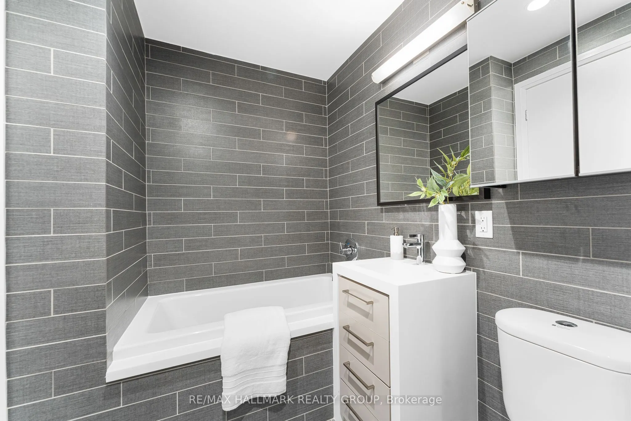 428 Sparks Street, #1807