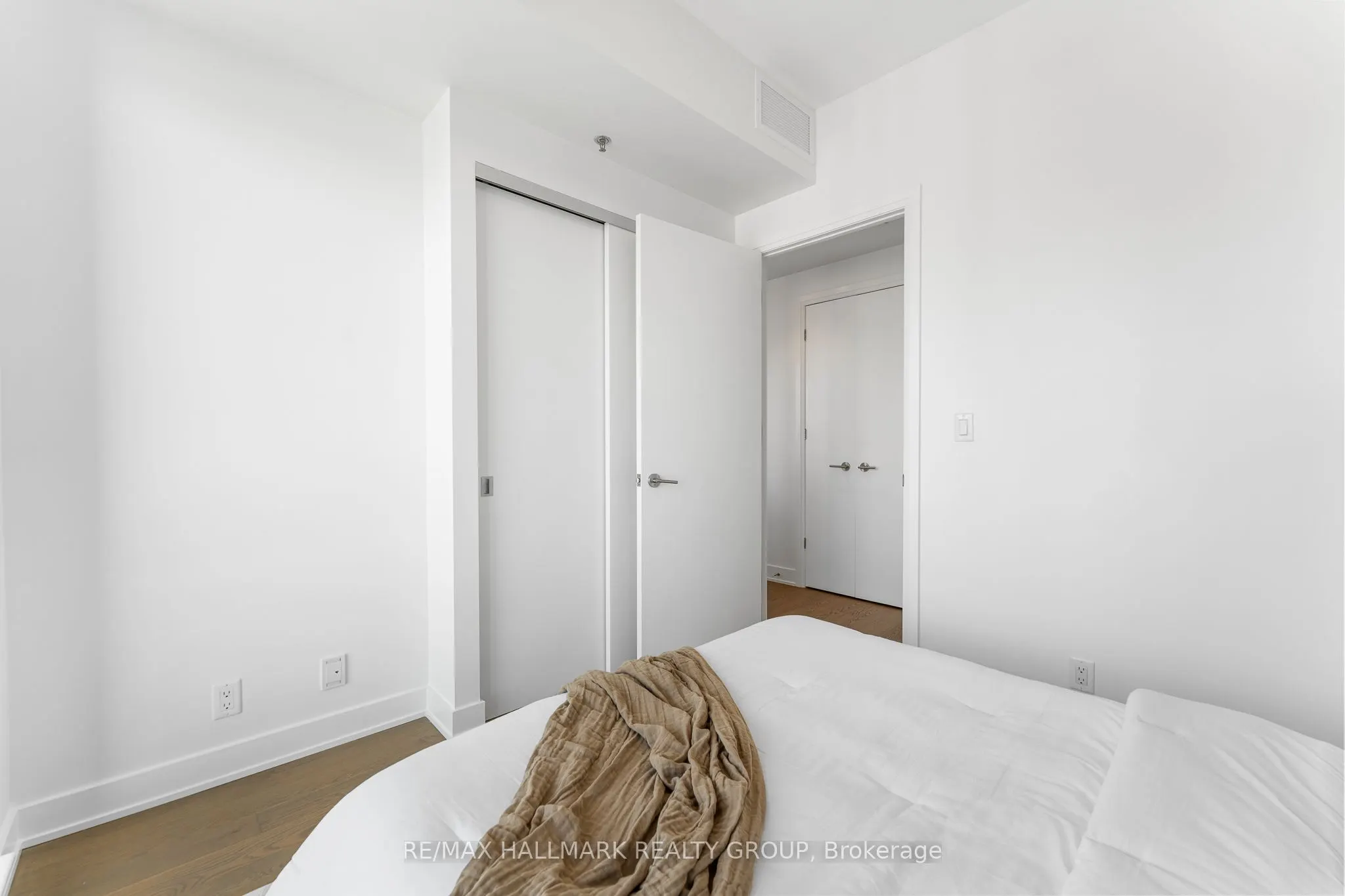 428 Sparks Street, #1807