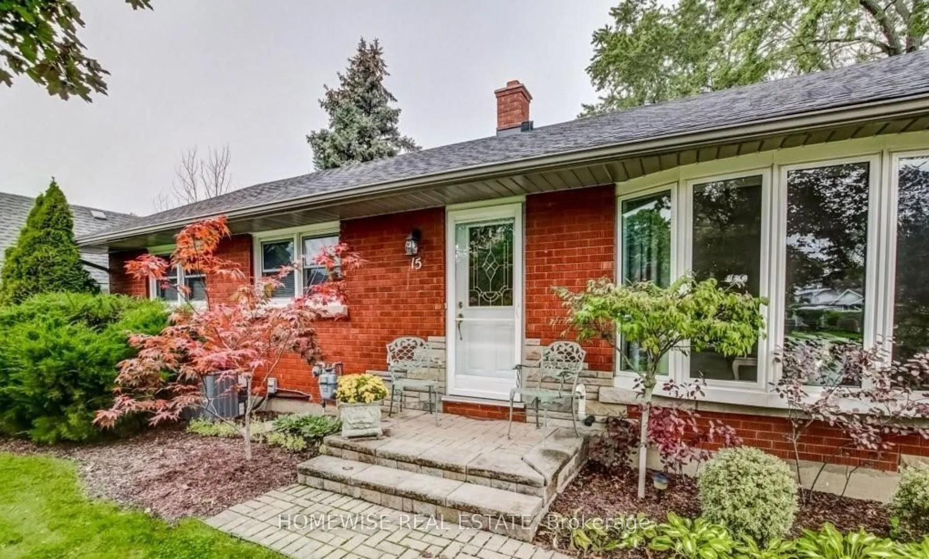 15 LAKEVIEW Avenue