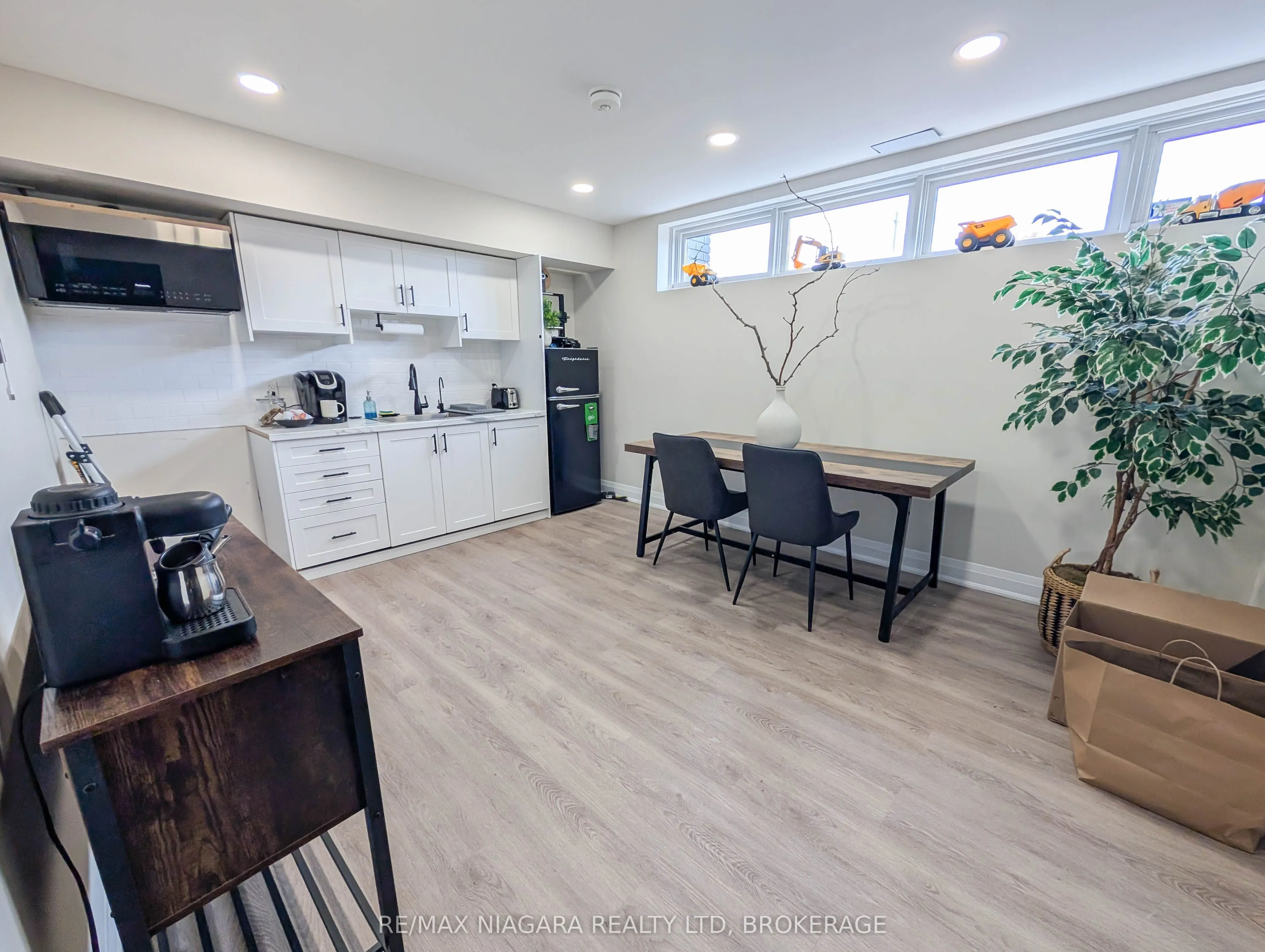 174 Eastchester Avenue, #Lower Unit