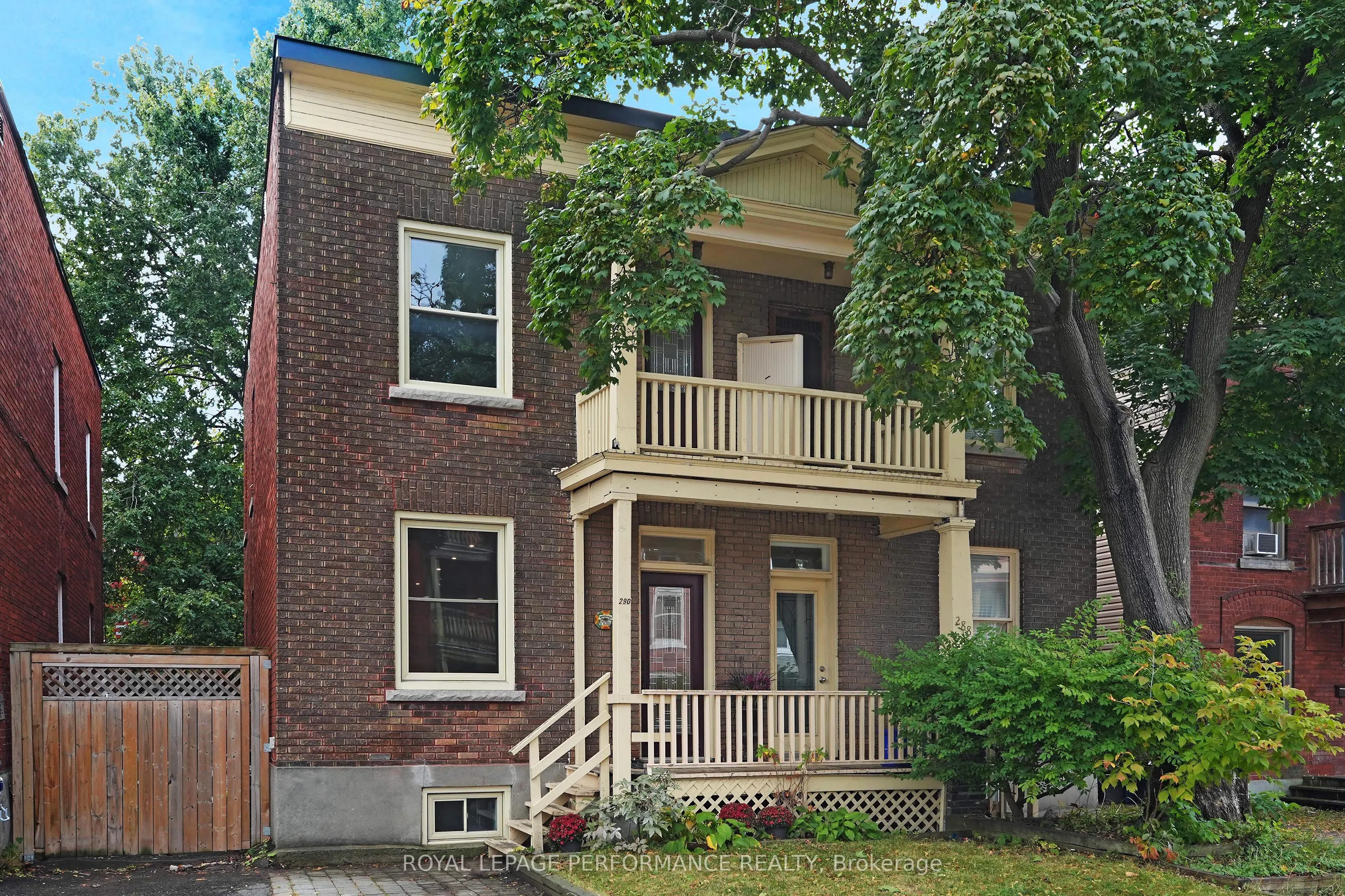 290 Clarence Street