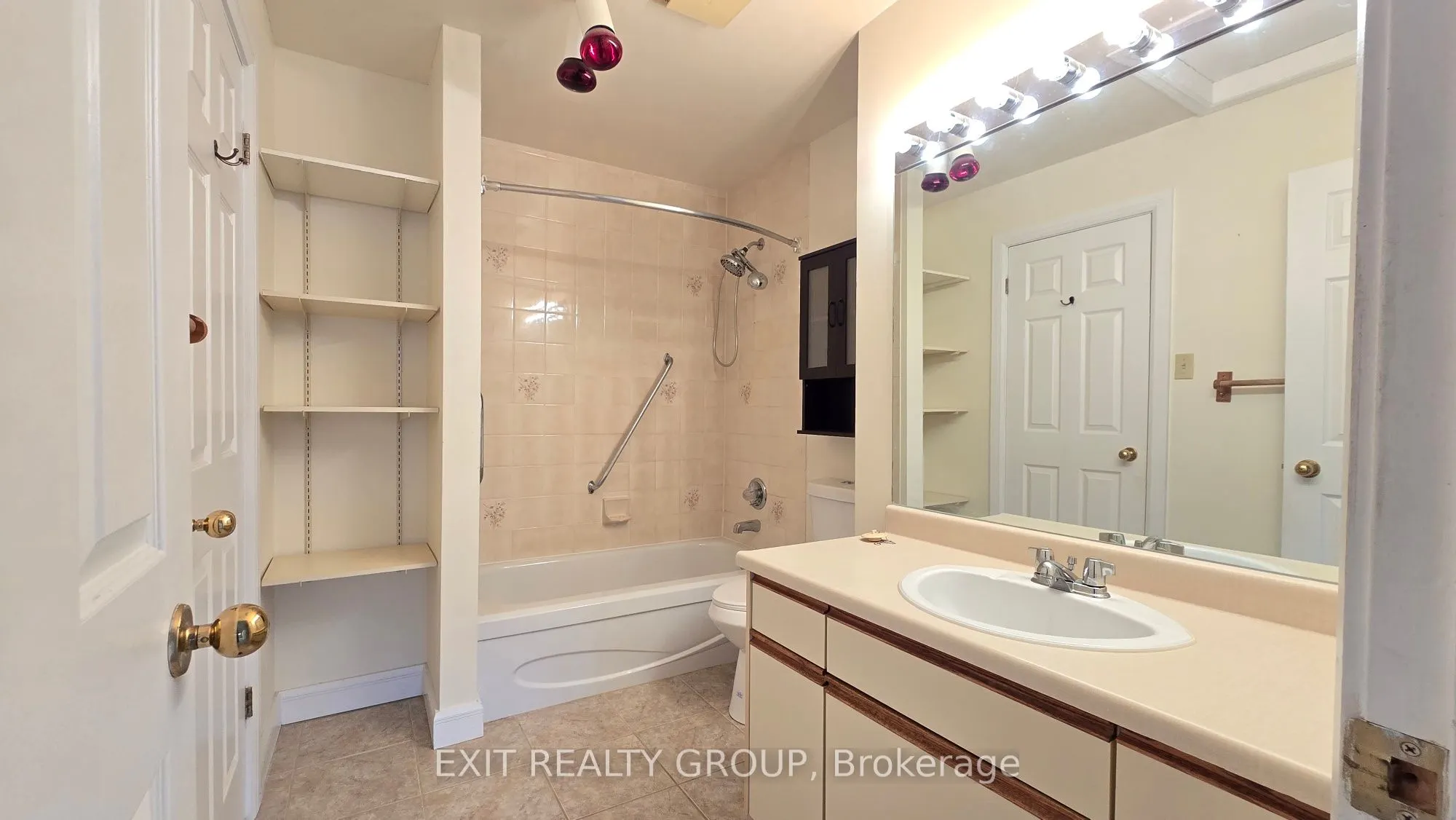 11 Janlyn Crescent, ##14