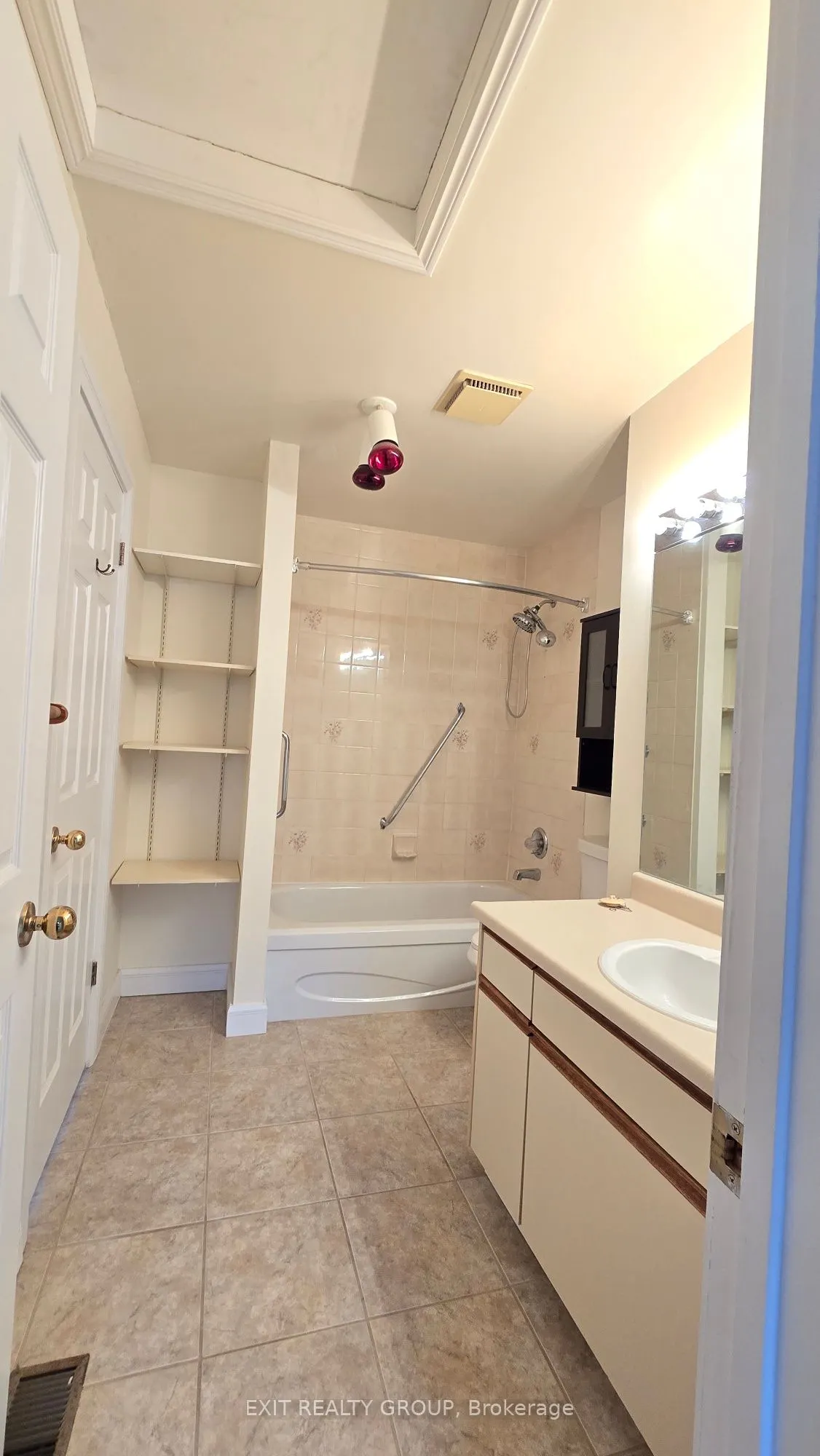 11 Janlyn Crescent, ##14