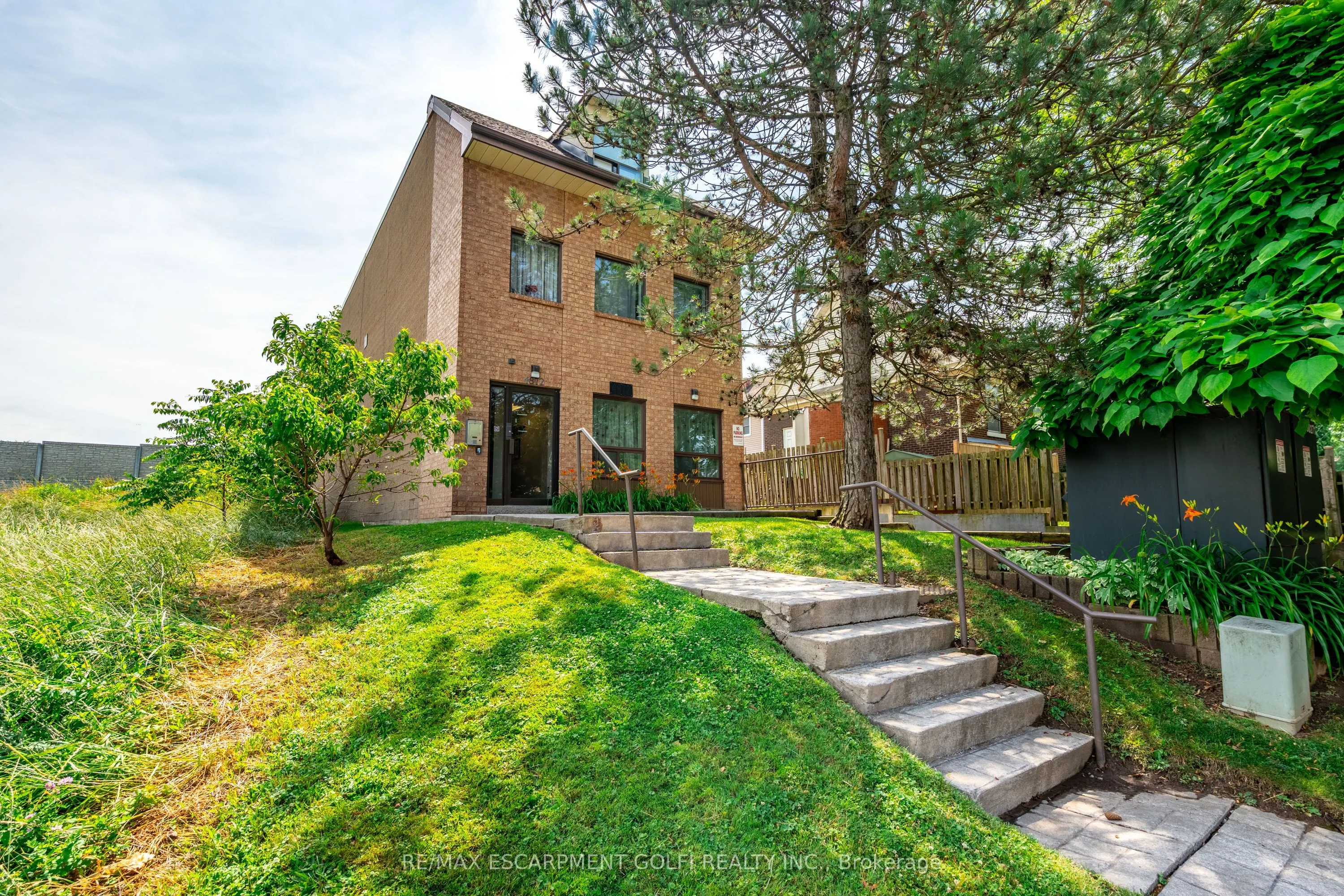4872 Valley Way, #101