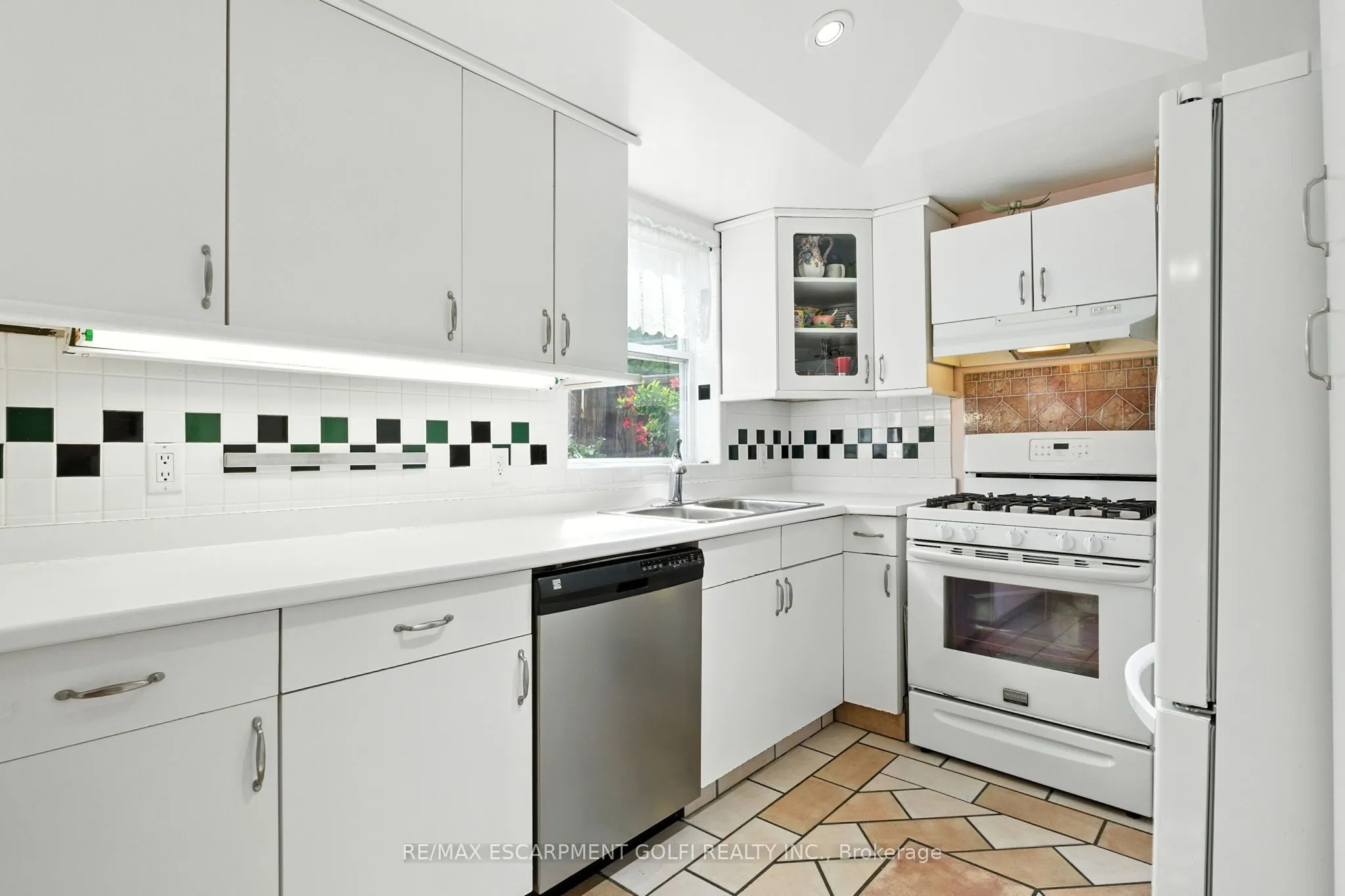 39 CLAYBURN Avenue