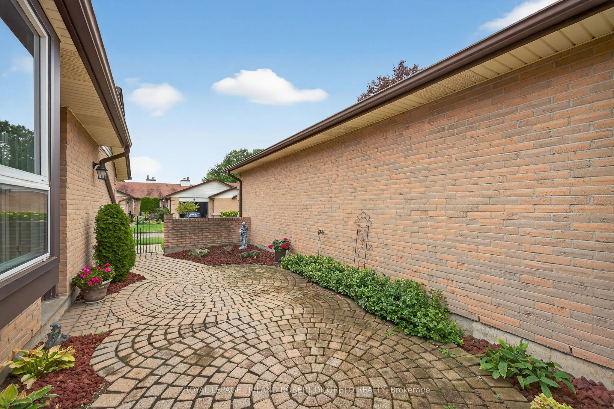 60 Fiddlers Green Road, #4