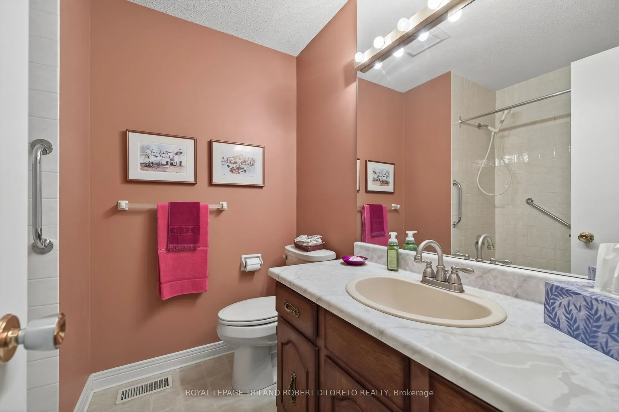 60 Fiddlers Green Road, #4