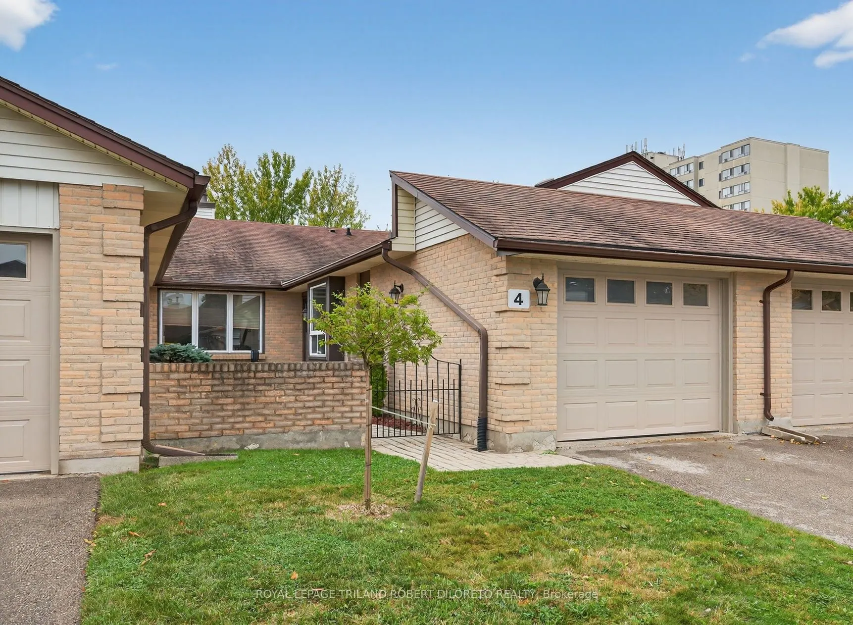 60 Fiddlers Green Road, #4