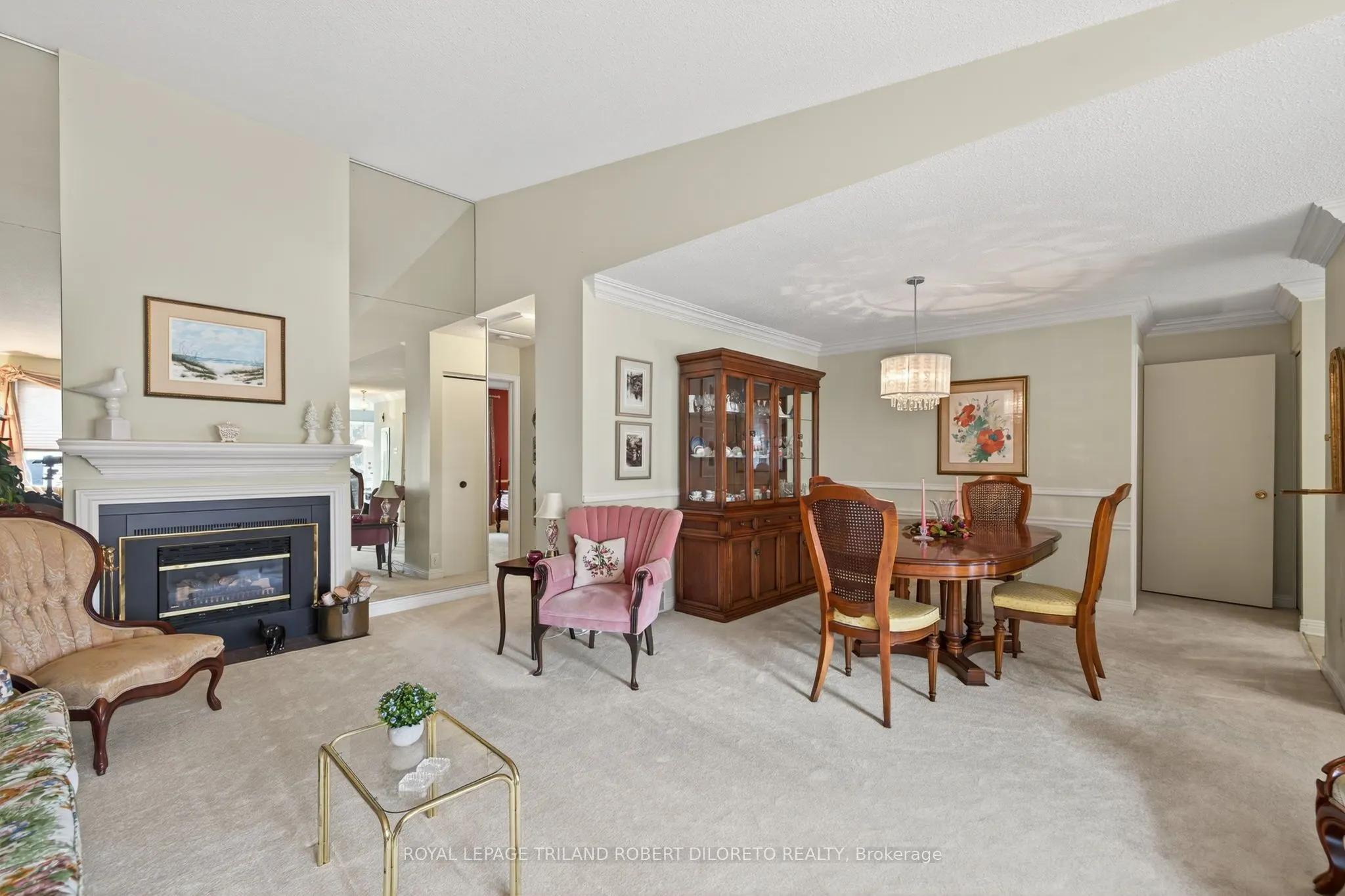 60 Fiddlers Green Road, #4