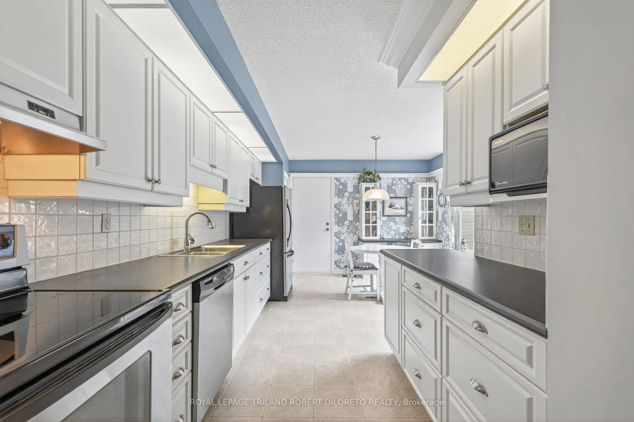 60 Fiddlers Green Road, #4