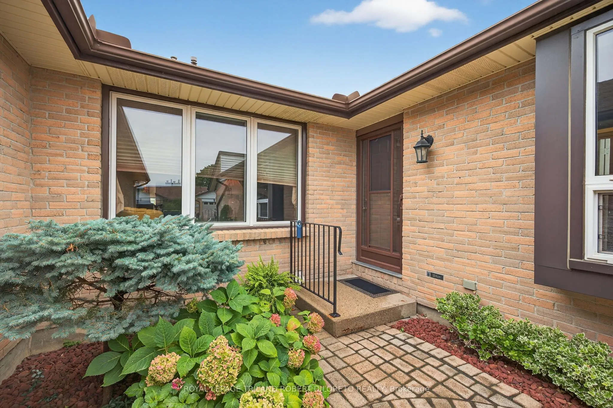 60 Fiddlers Green Road, #4