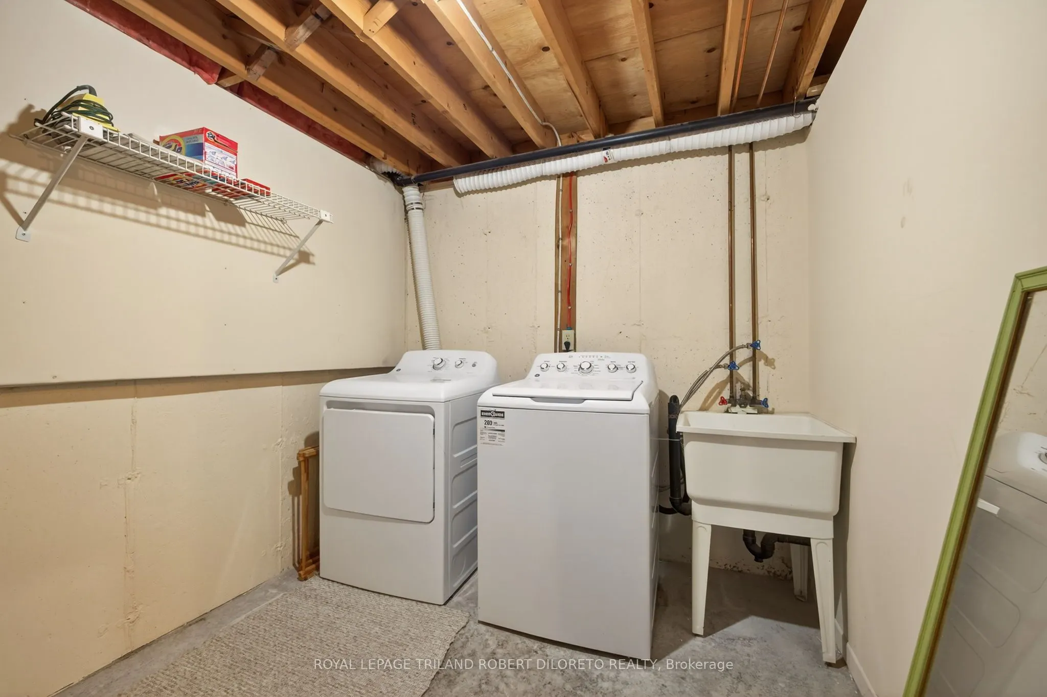 60 Fiddlers Green Road, #4