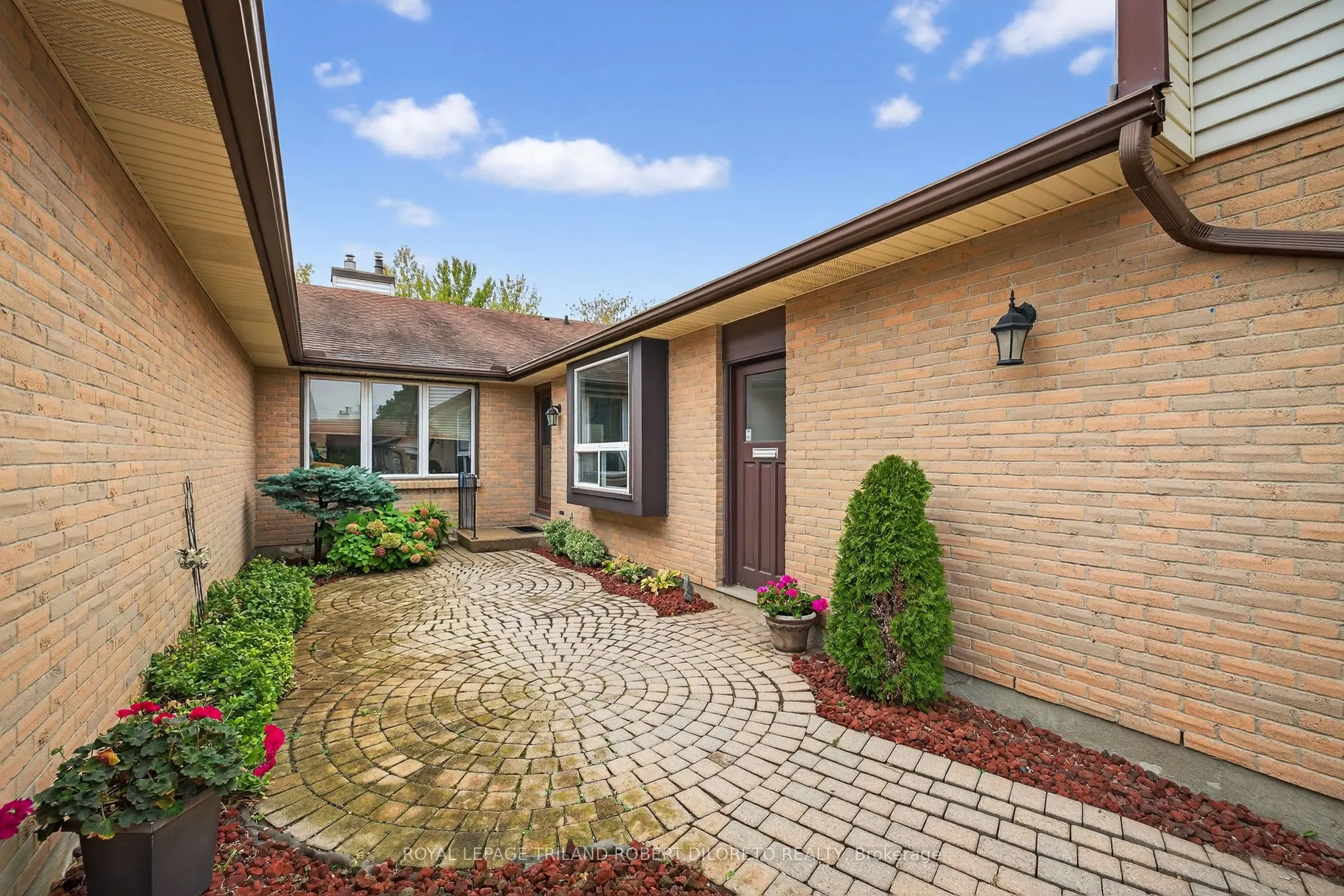 60 Fiddlers Green Road, #4