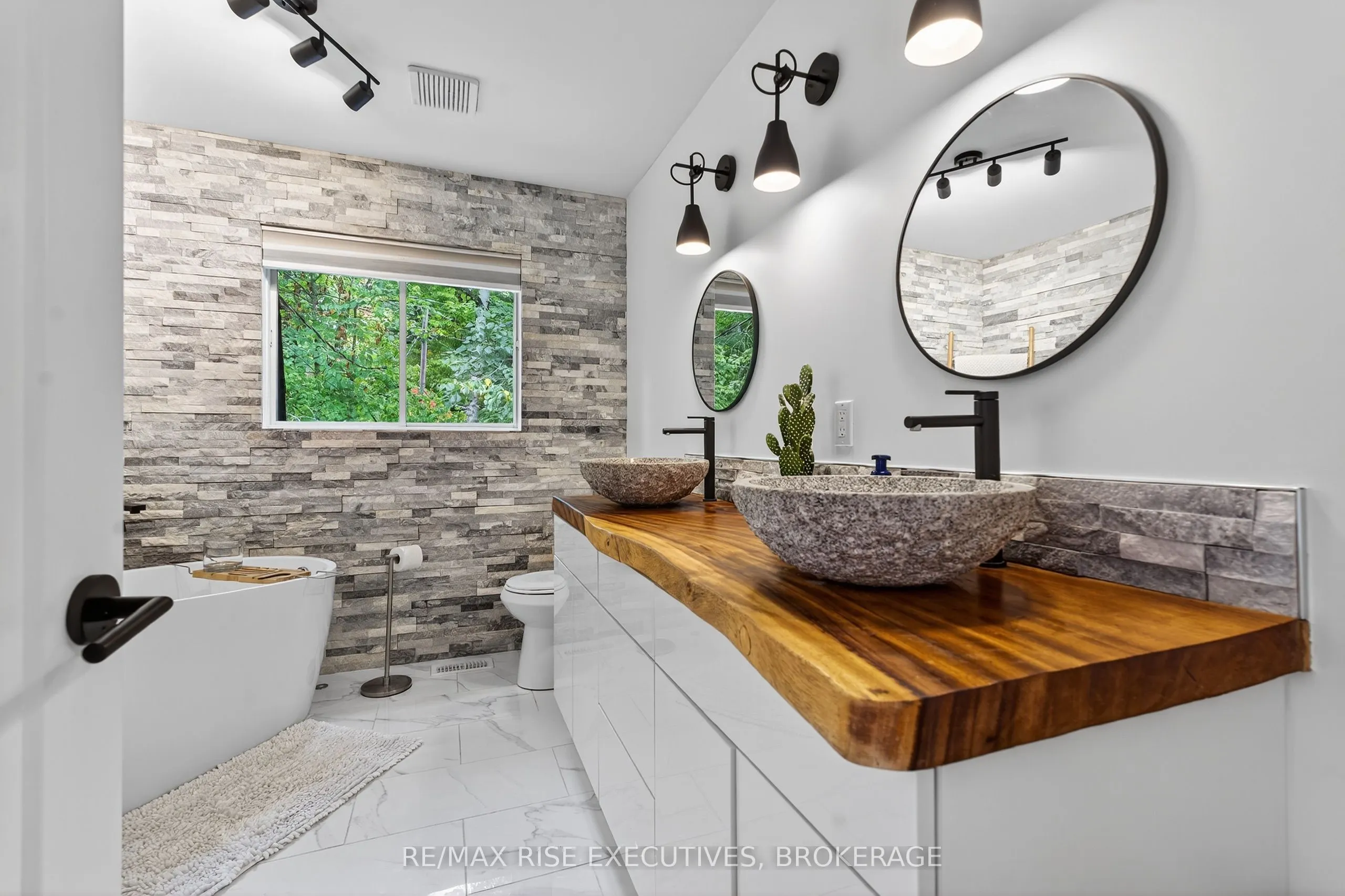 973 Foster Bay Lane