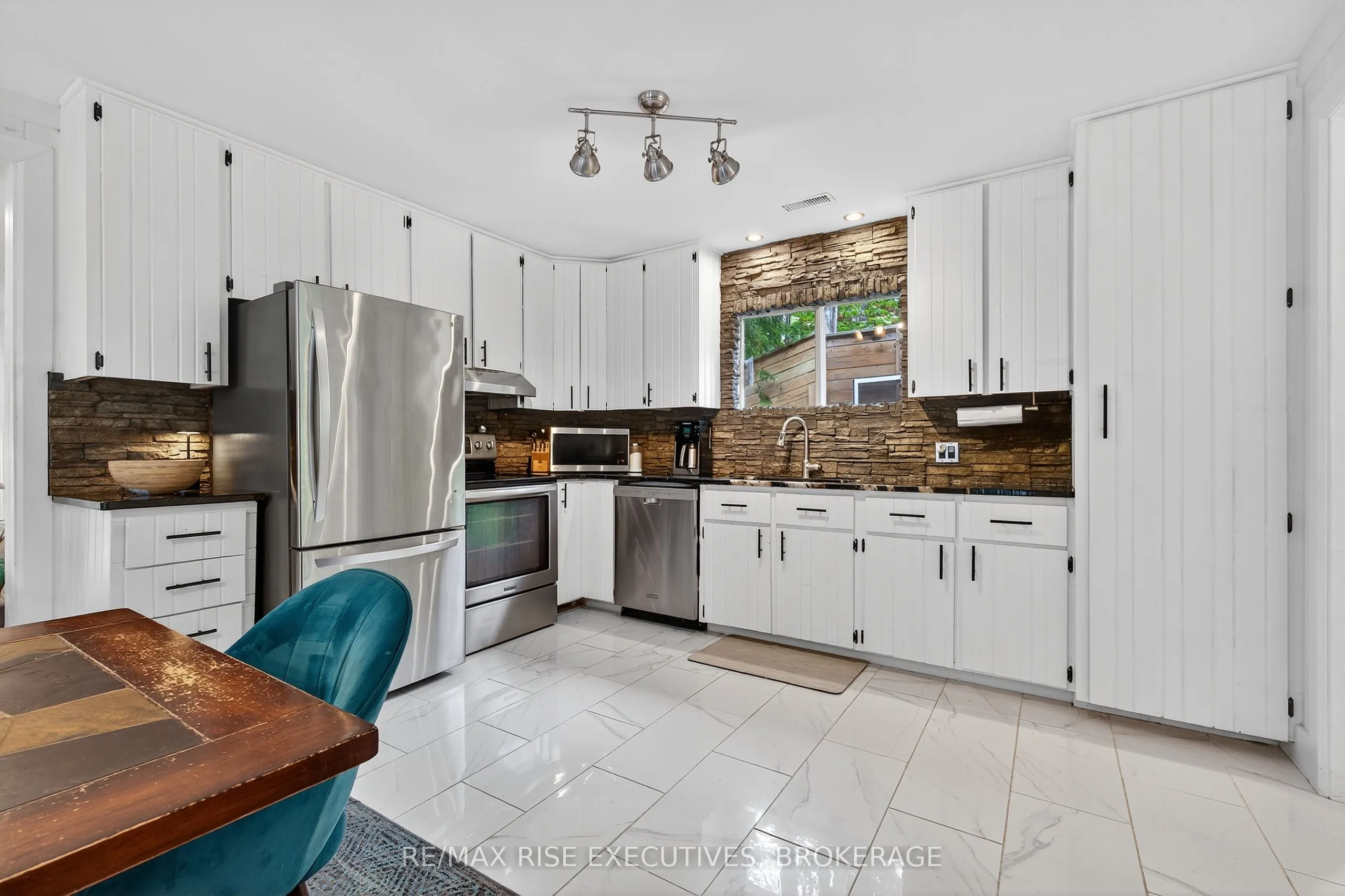 973 Foster Bay Lane