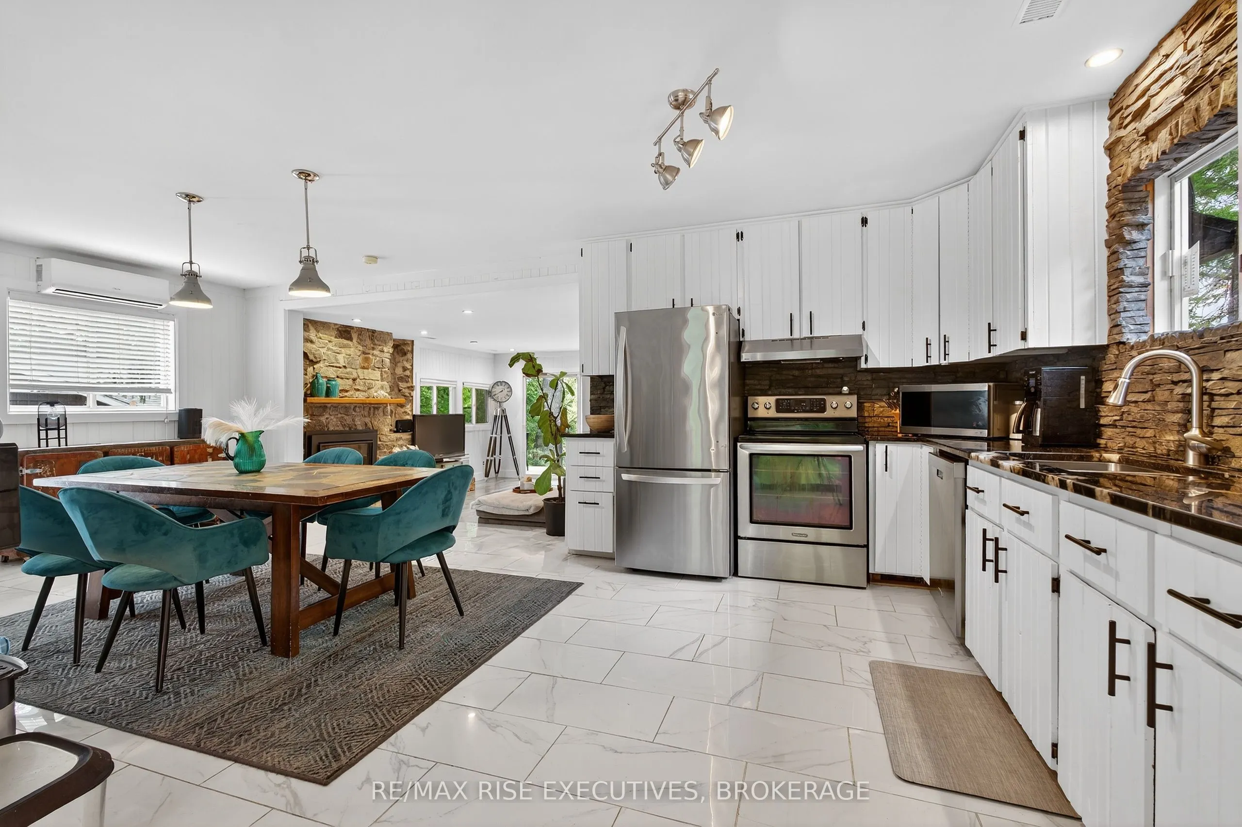 973 Foster Bay Lane