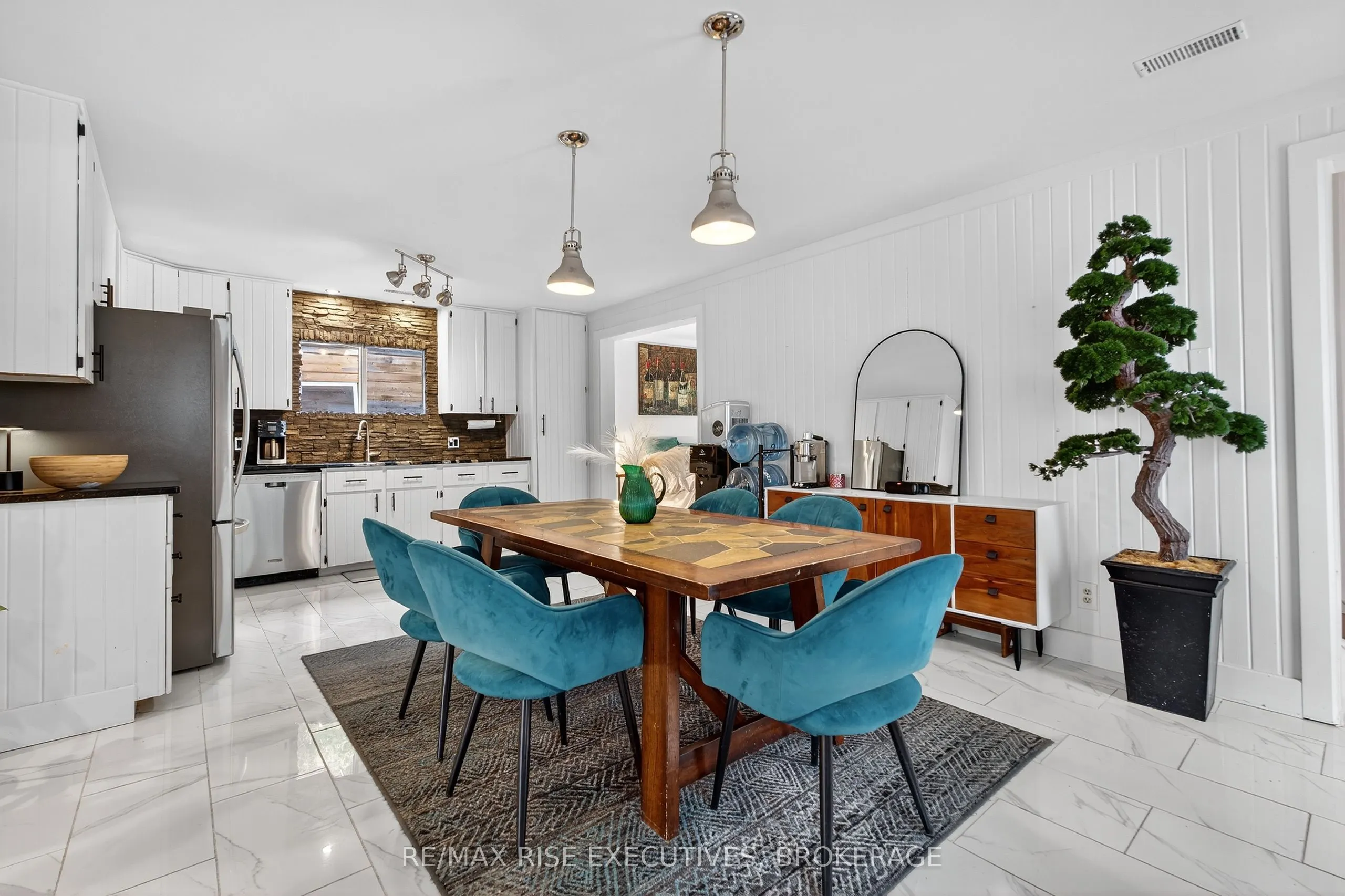 973 Foster Bay Lane