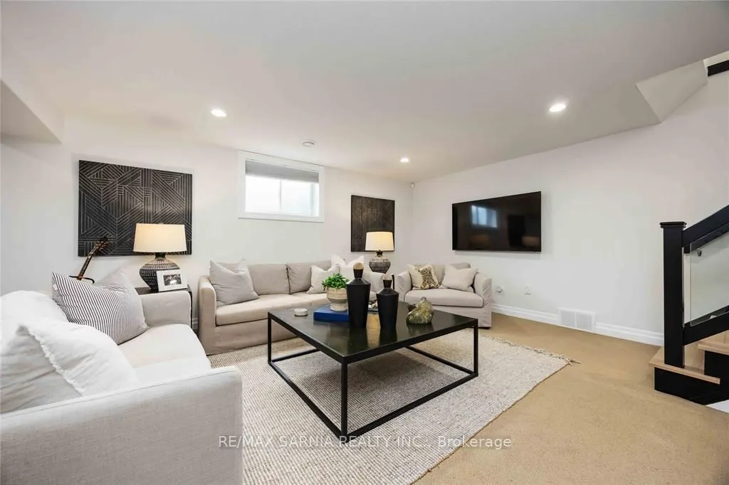 6854 Creekside Drive
