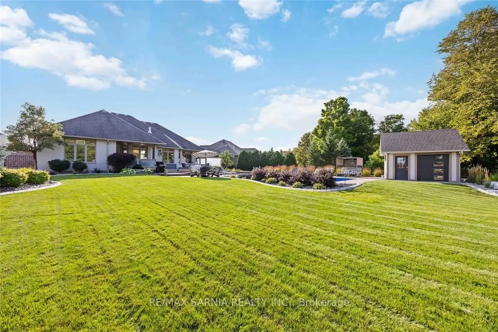 6854 Creekside Drive