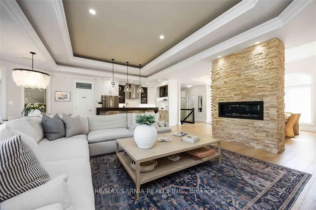 6854 Creekside Drive