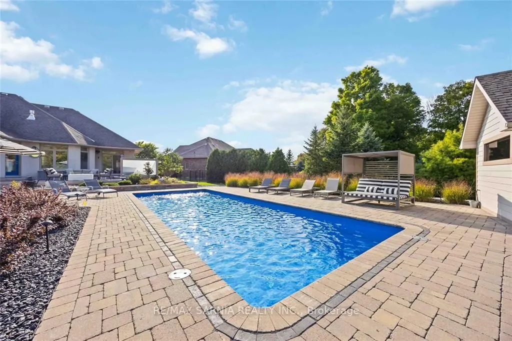6854 Creekside Drive