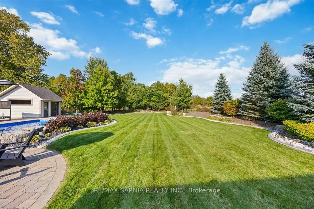 6854 Creekside Drive