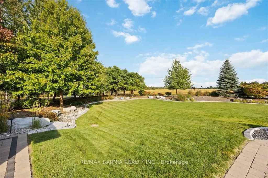 6854 Creekside Drive
