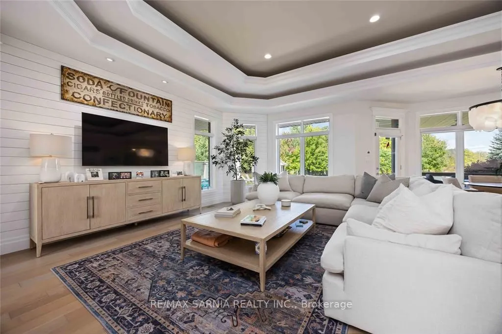 6854 Creekside Drive
