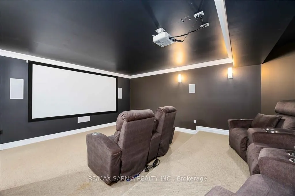 6854 Creekside Drive