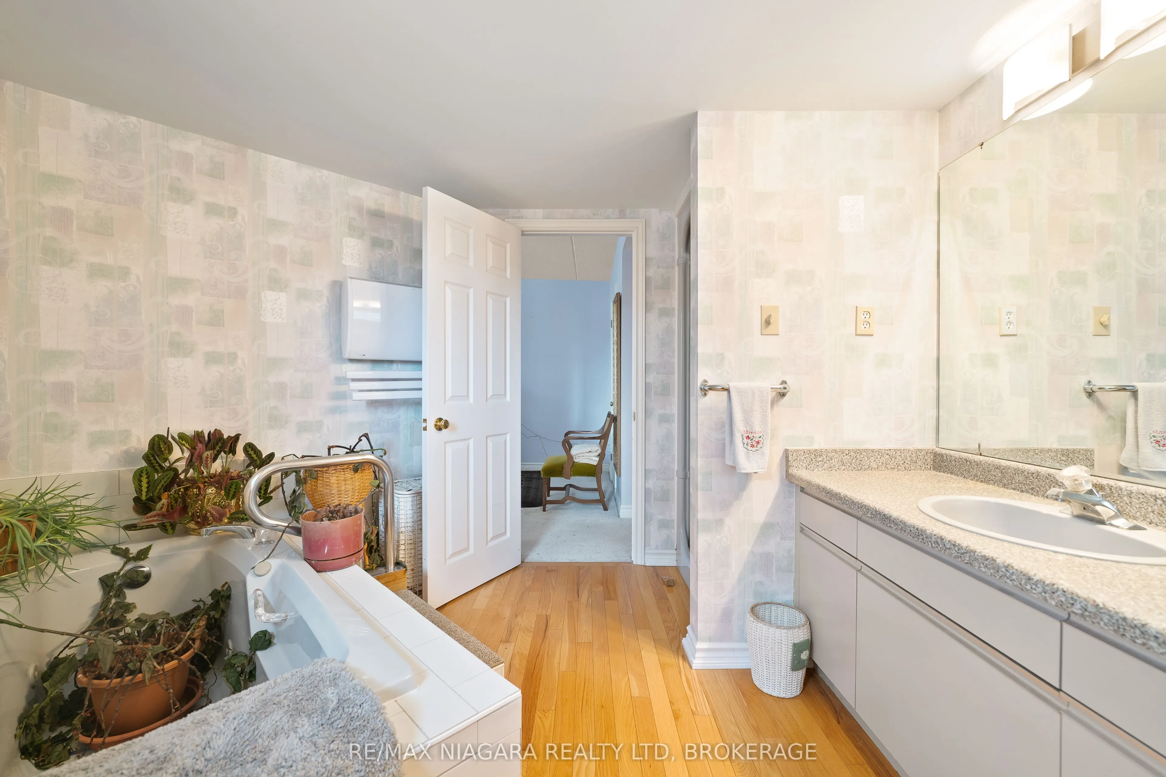 244 Lakeshore Road, #301