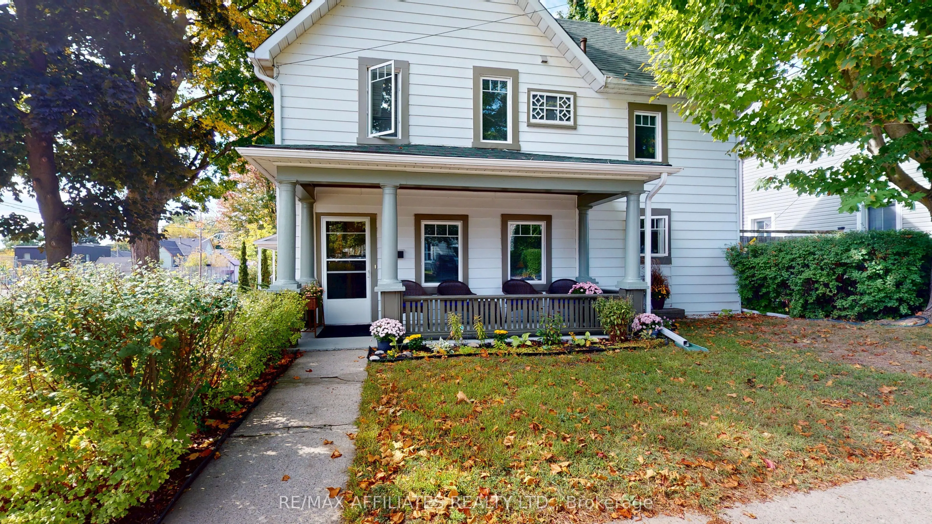 2 Daniel Street
