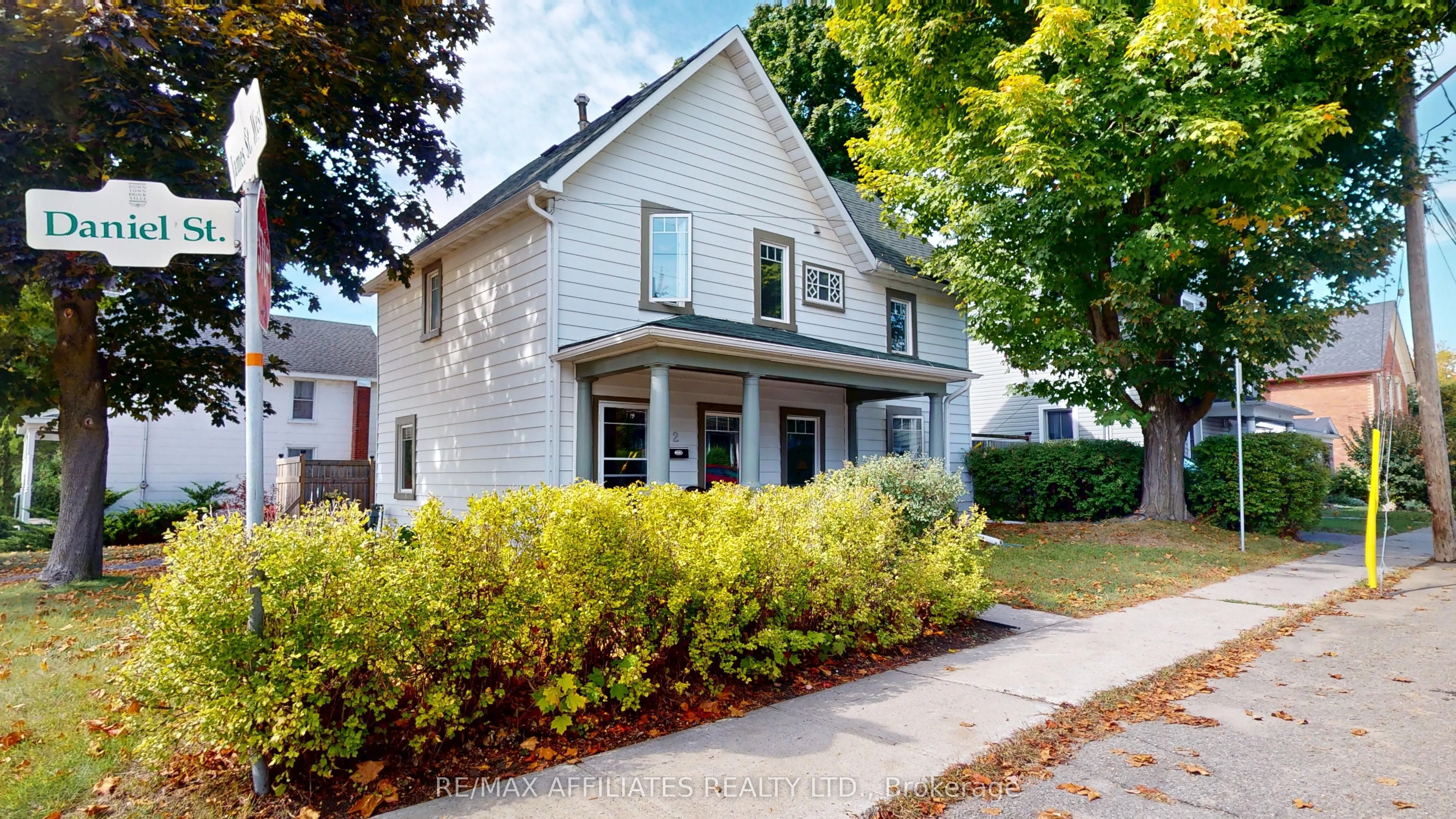 2 Daniel Street