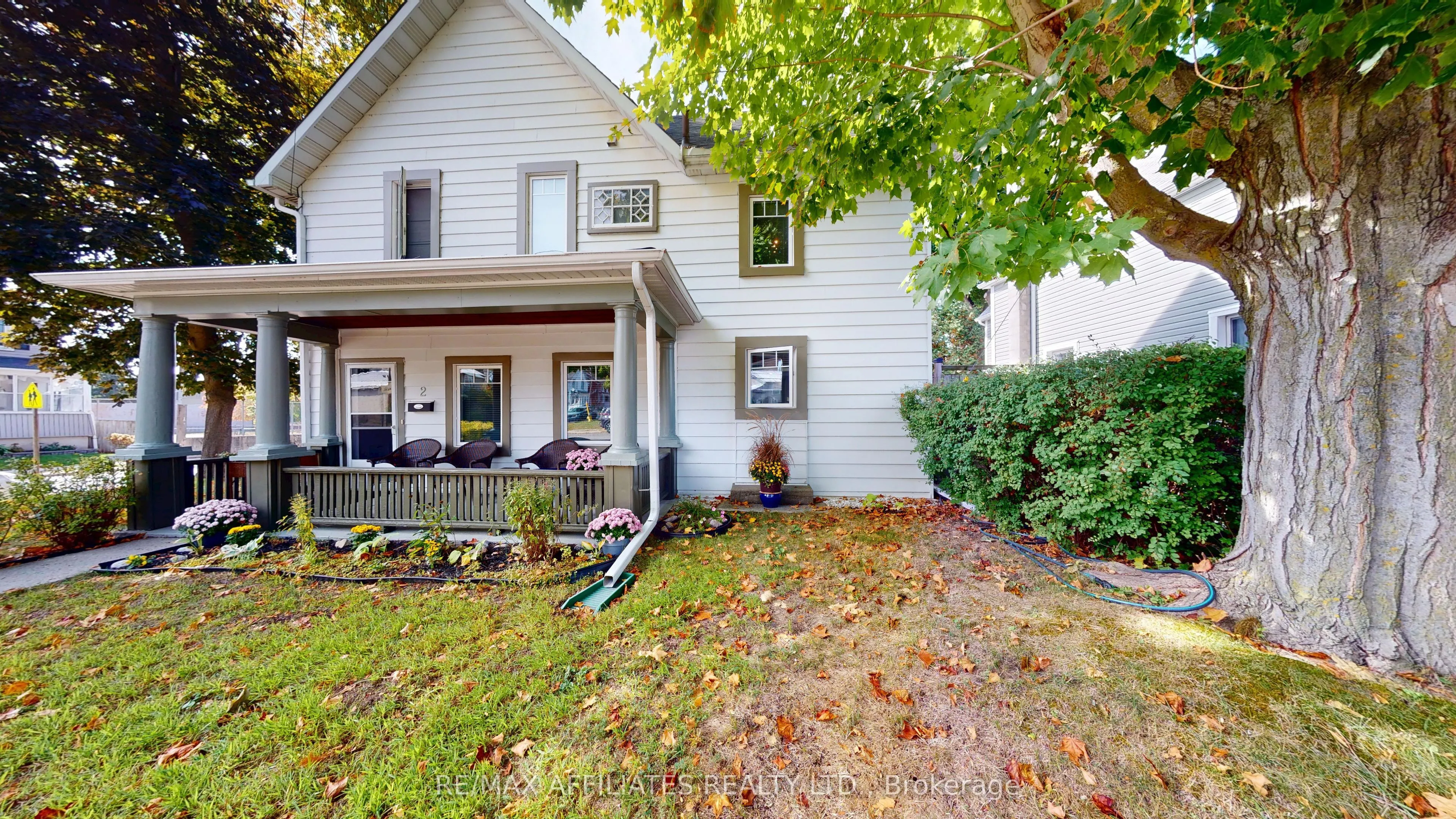 2 Daniel Street